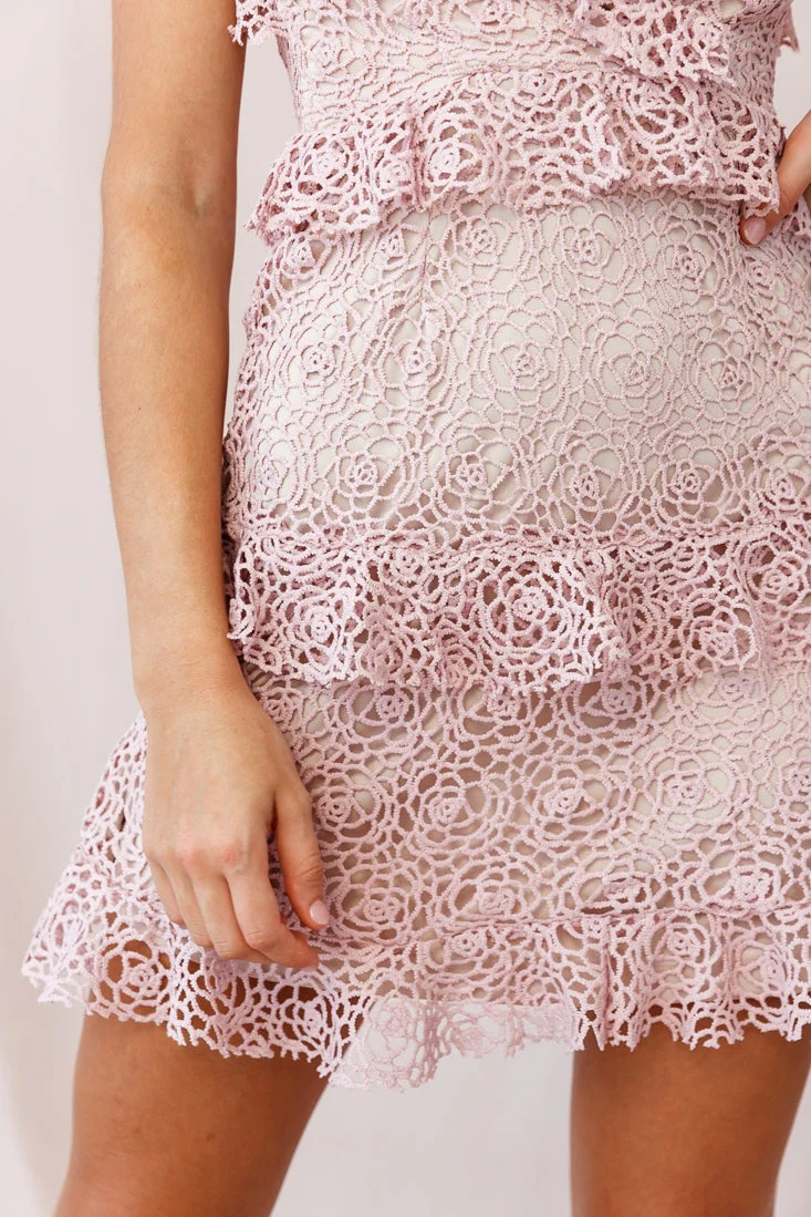 Airlie Halterneck Open Back Lace Dress Blush - Image 4