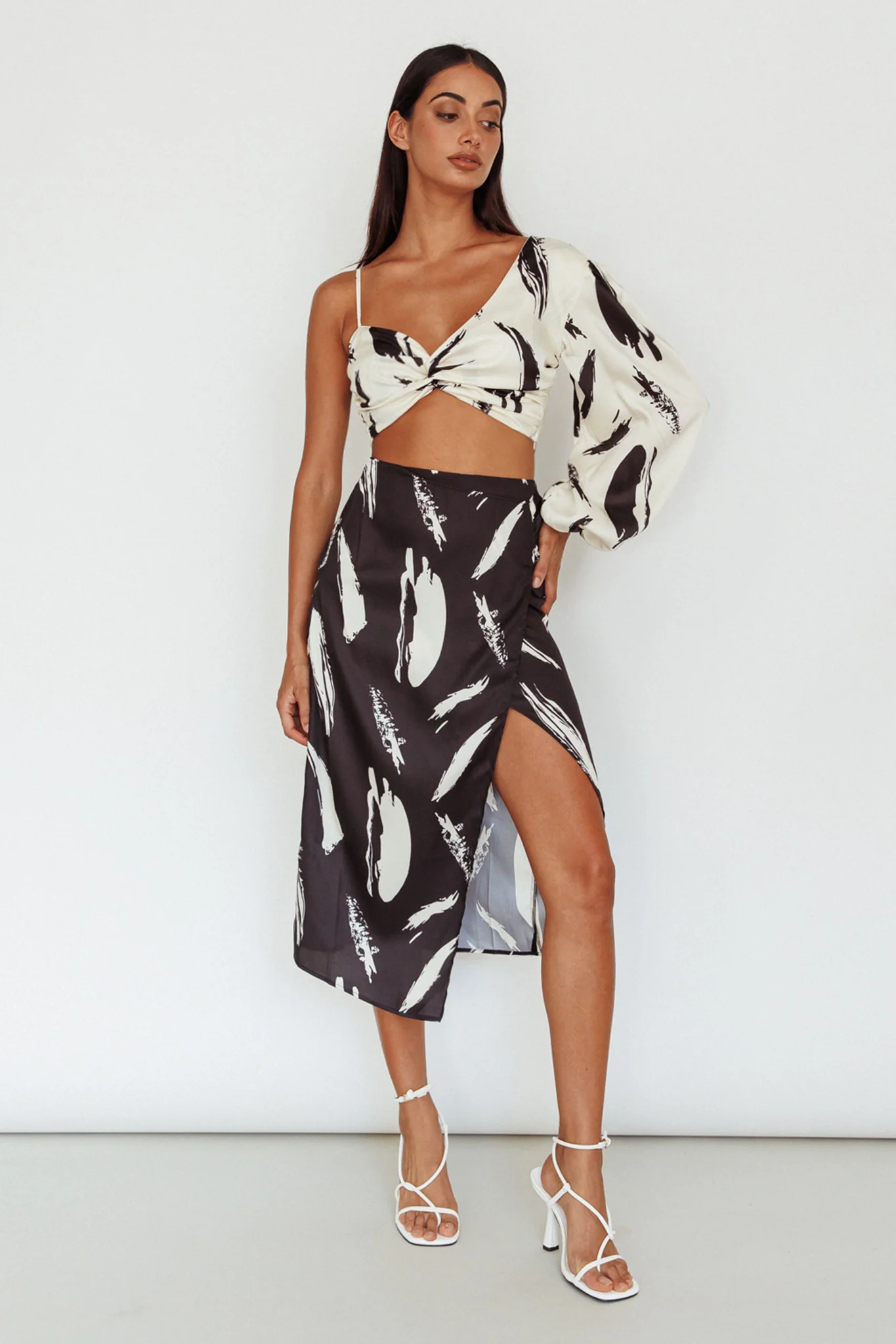 Amina Twist Bust Crop Top Printed Off White - Image 3