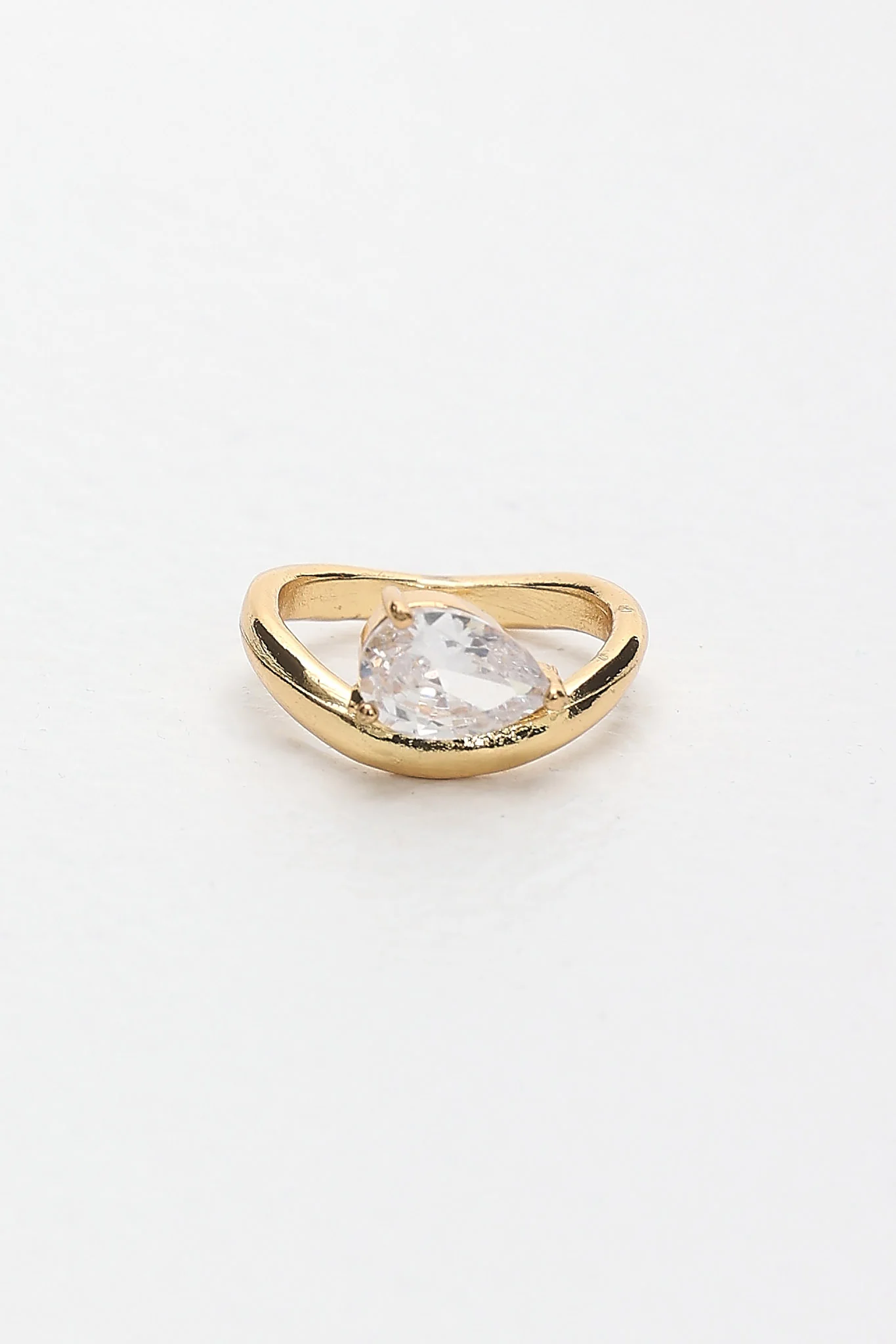 Angelisse Crystal Pear Ring Gold