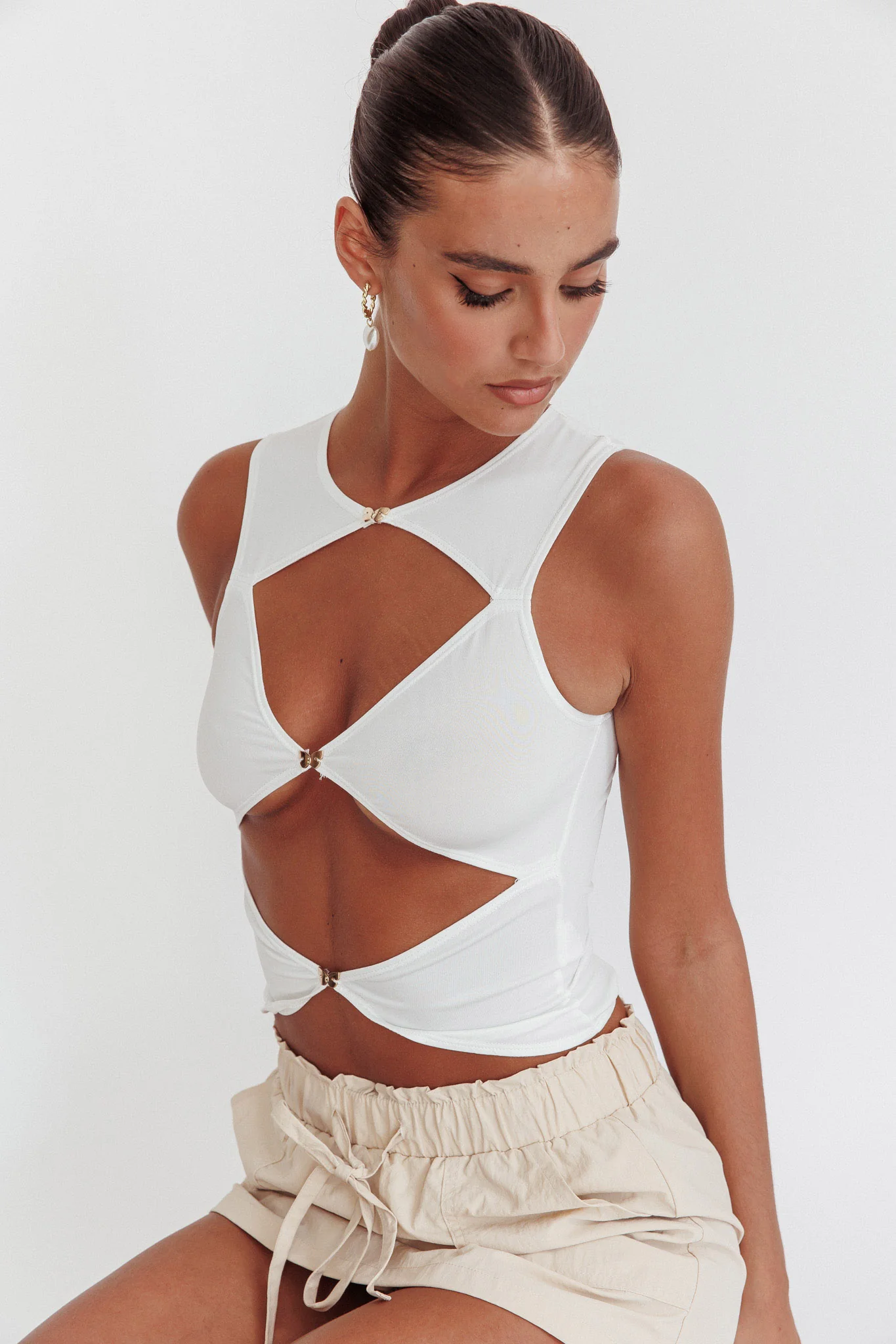 Argyle Cut-Out Sleeveless Top White - Image 2