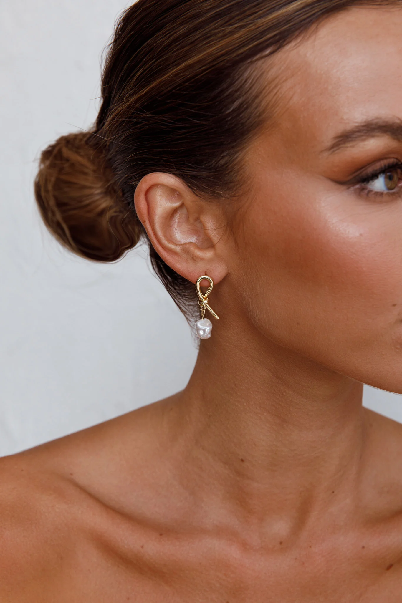 Ariel Pearl Drop Earrings Gold - Image 3