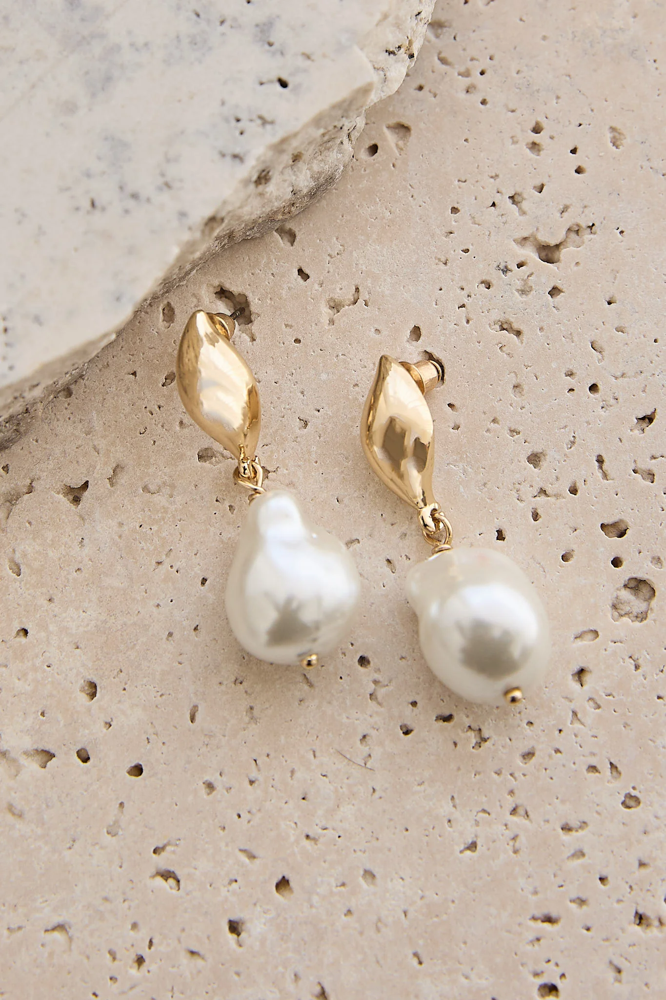 Arna Baroque Pearl Drop Earrings Gold/Pearl - Image 2
