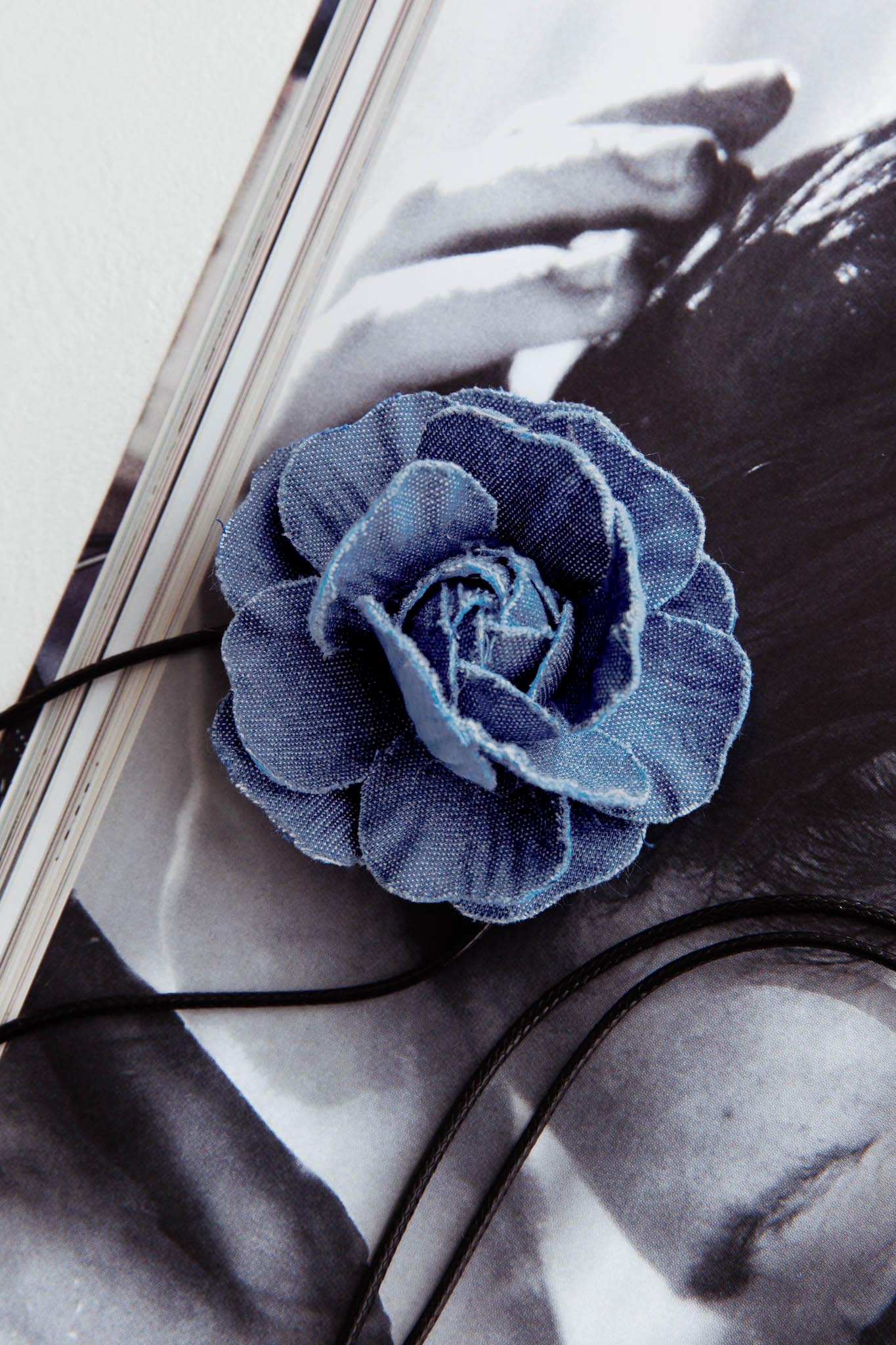 Averie Rosette Choker Necklace Denim - Image 3