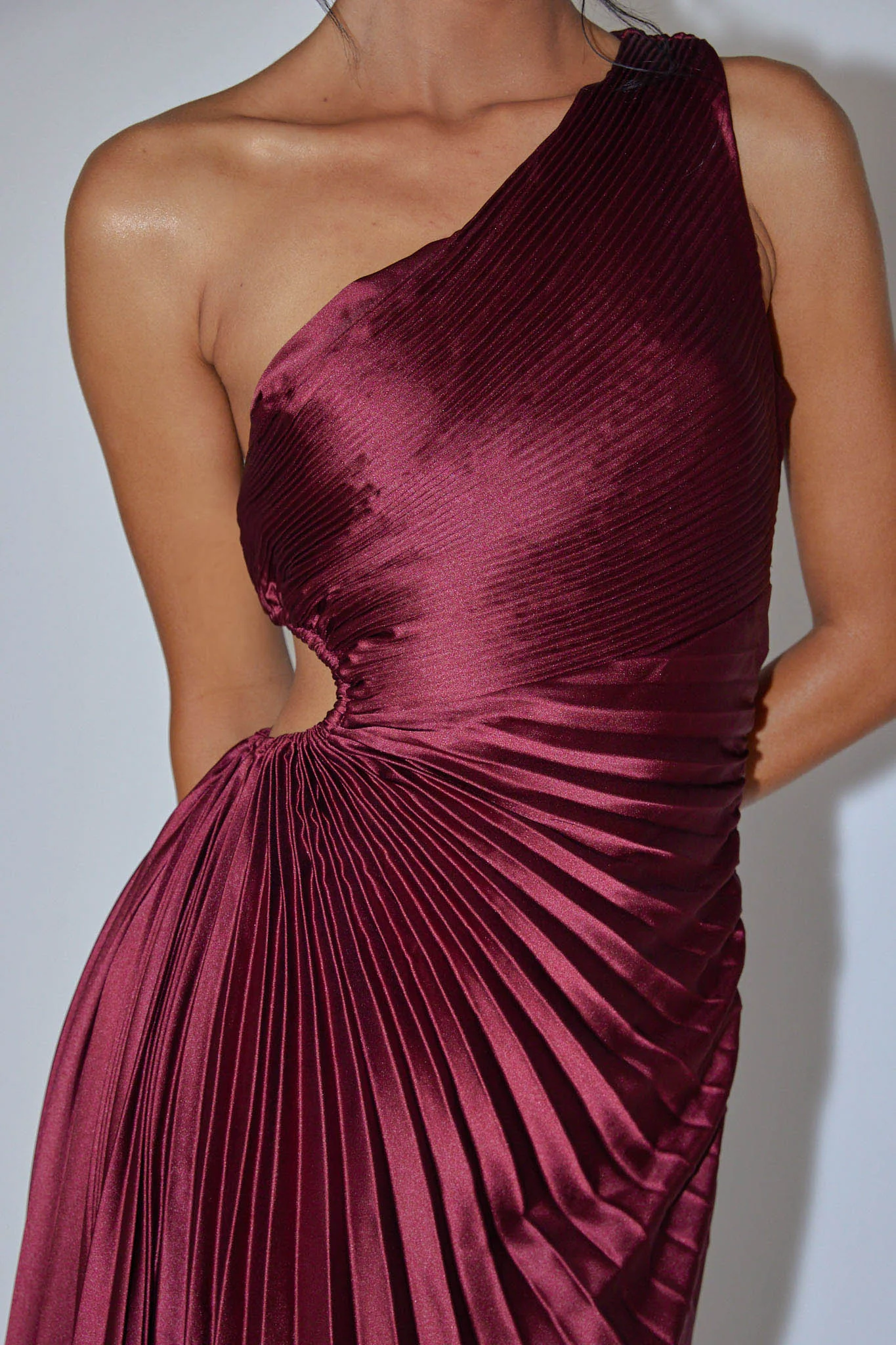Brooklynn One-Shoulder Accordion Pleat Dress Wine - Image 4