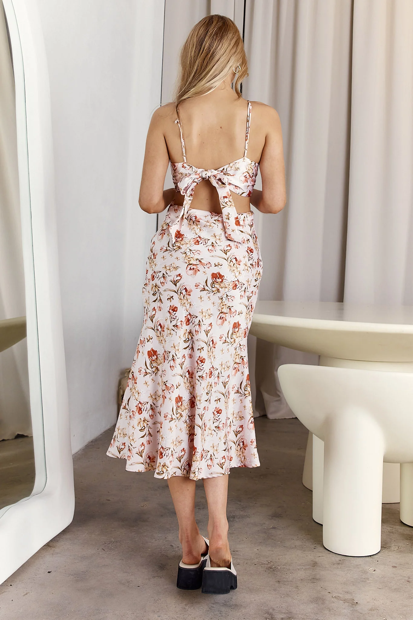 Cariba Cut-Out Waist Midi Dress Floral Blush - Image 2