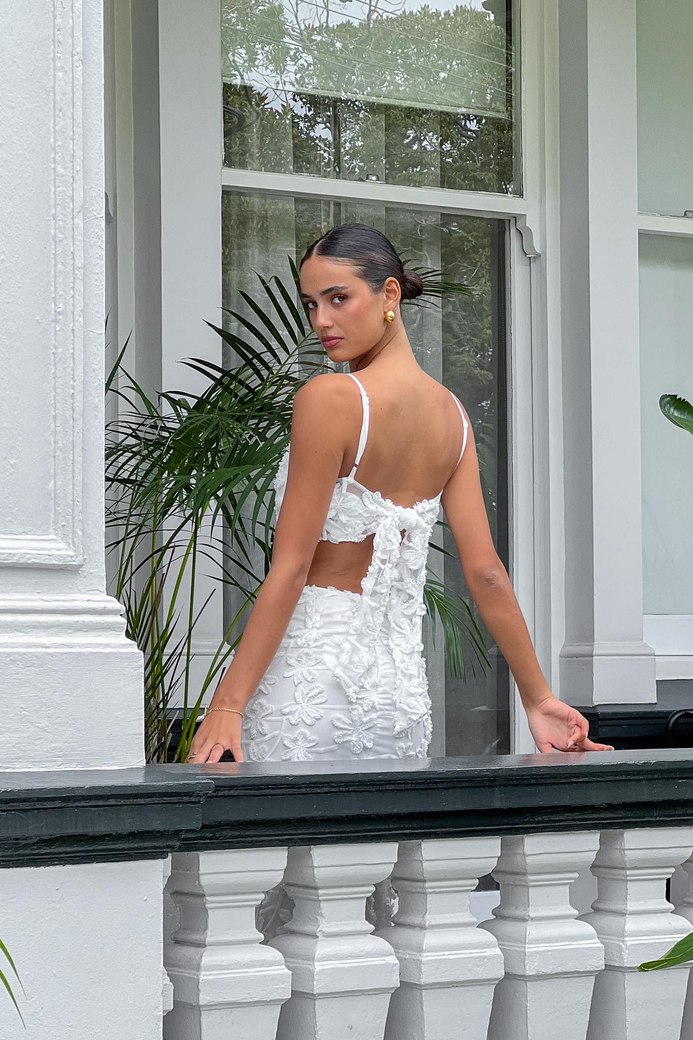 Casi Tied Back Crop Top Embroidered White - Image 2