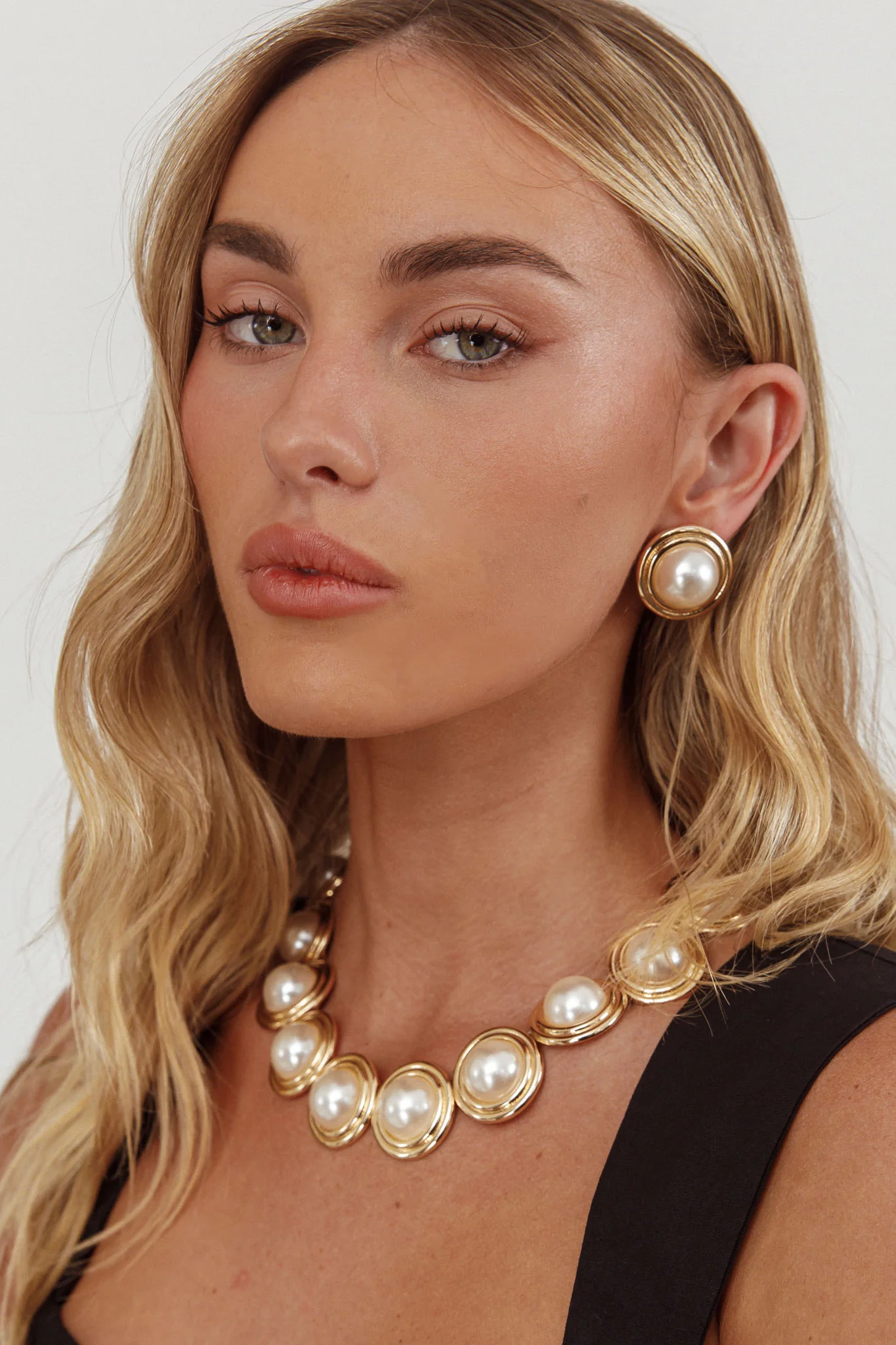 Chelsea Pearl Circle Necklace Gold/Pearl - Image 2