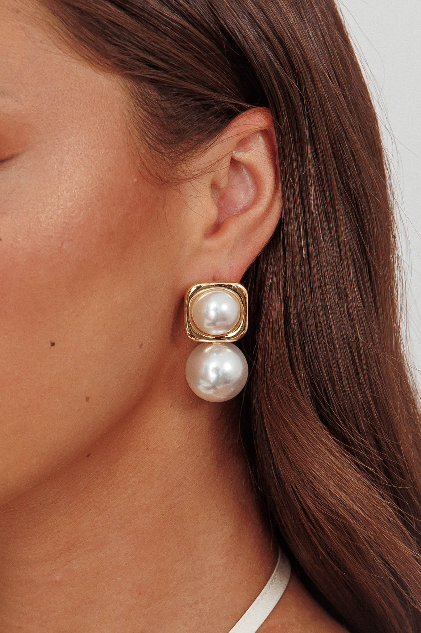 Clara Square Pearl Drop Earrings Gold Pearl - Image 3