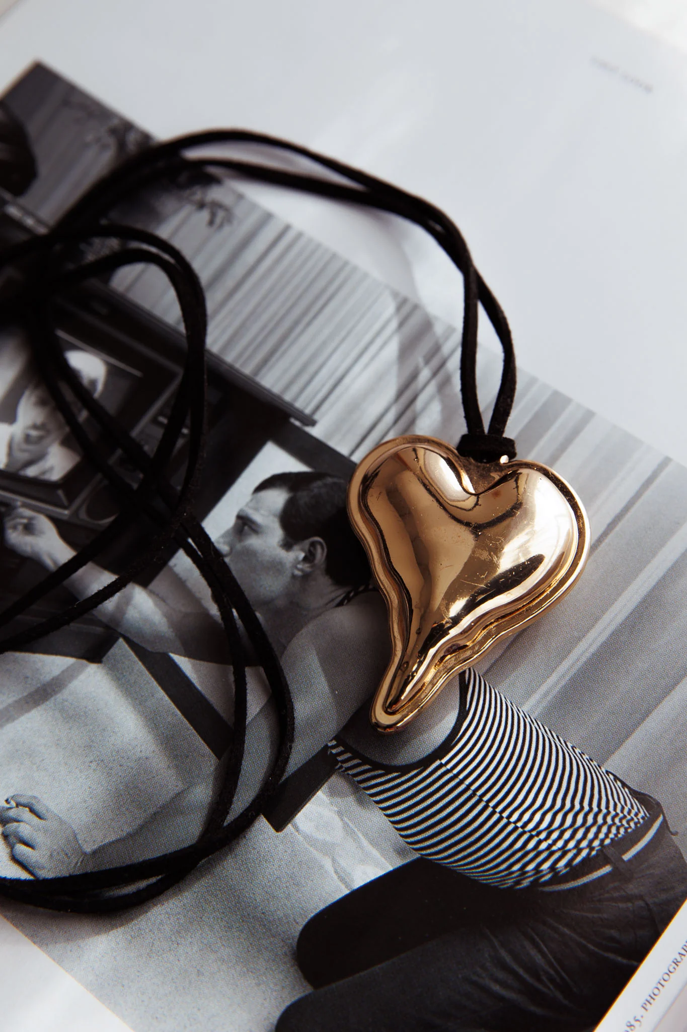 Corazon Heart Pendant Choker Gold - Image 2