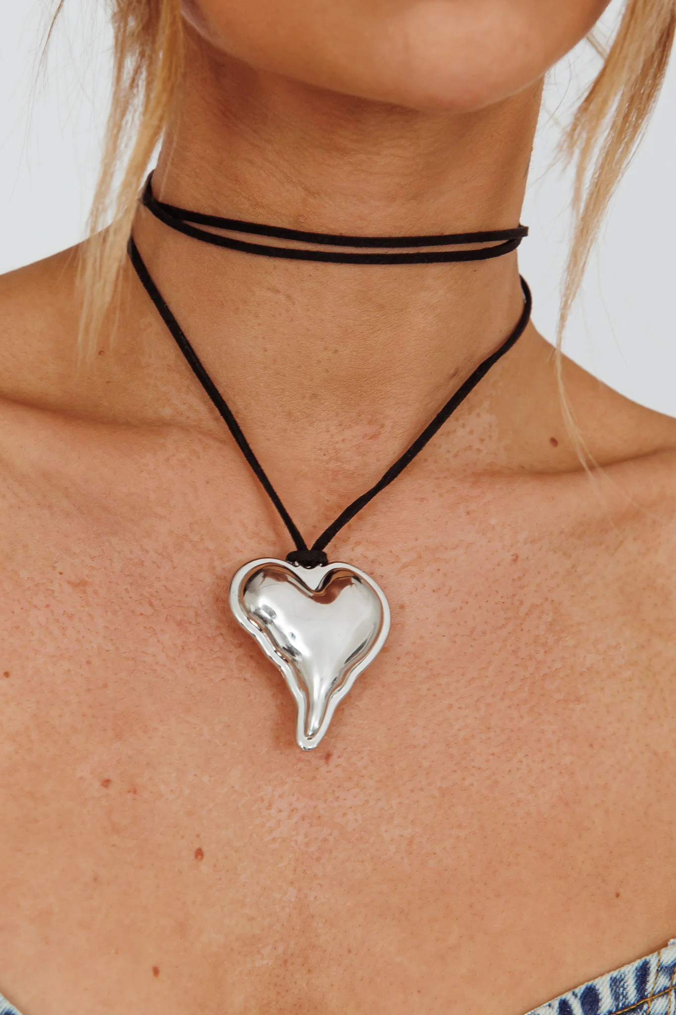 Corazon Heart Pendant Choker Silver - Image 4