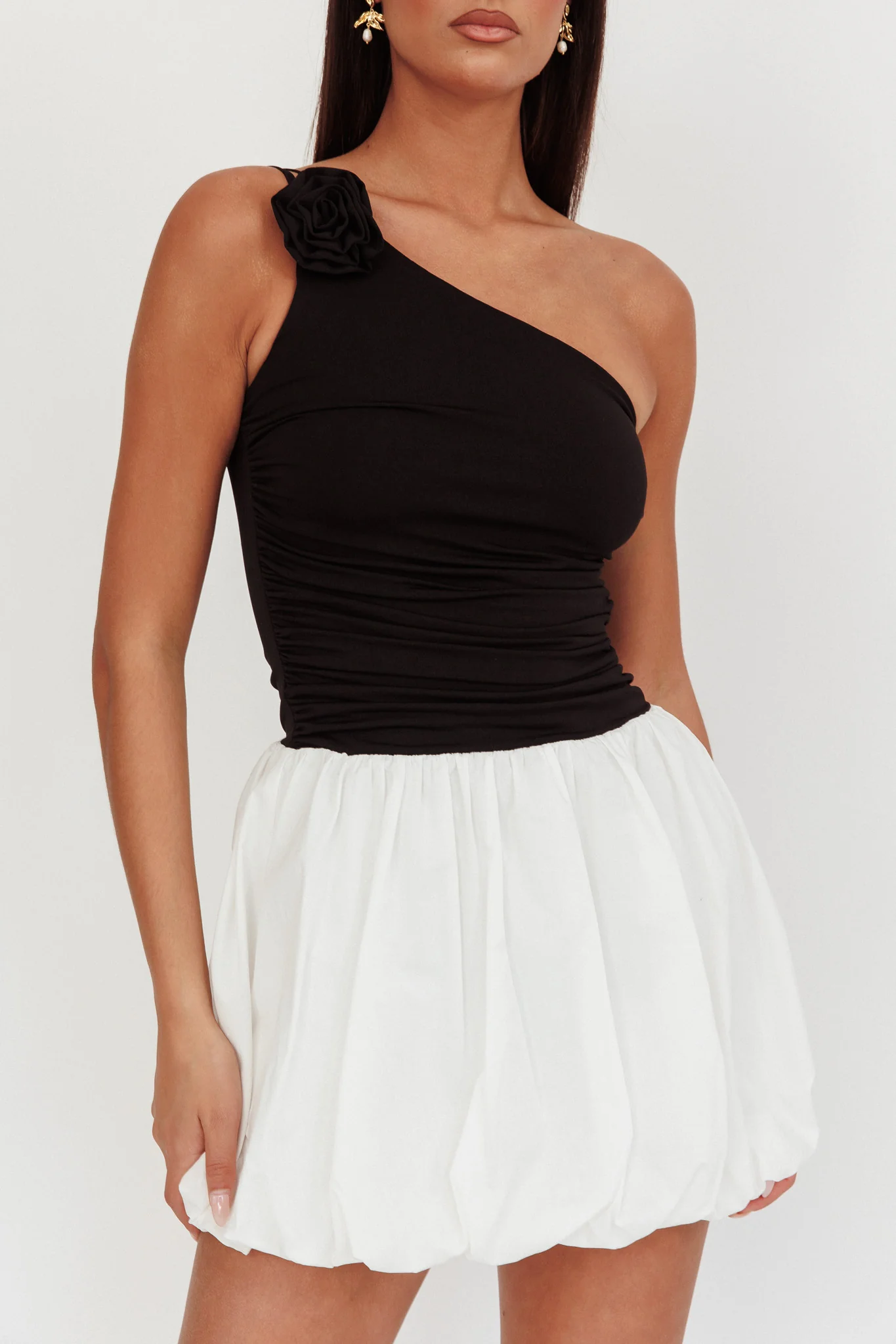 Corinthia One-Shoulder Bubble Mini Dress Black/White - Image 4