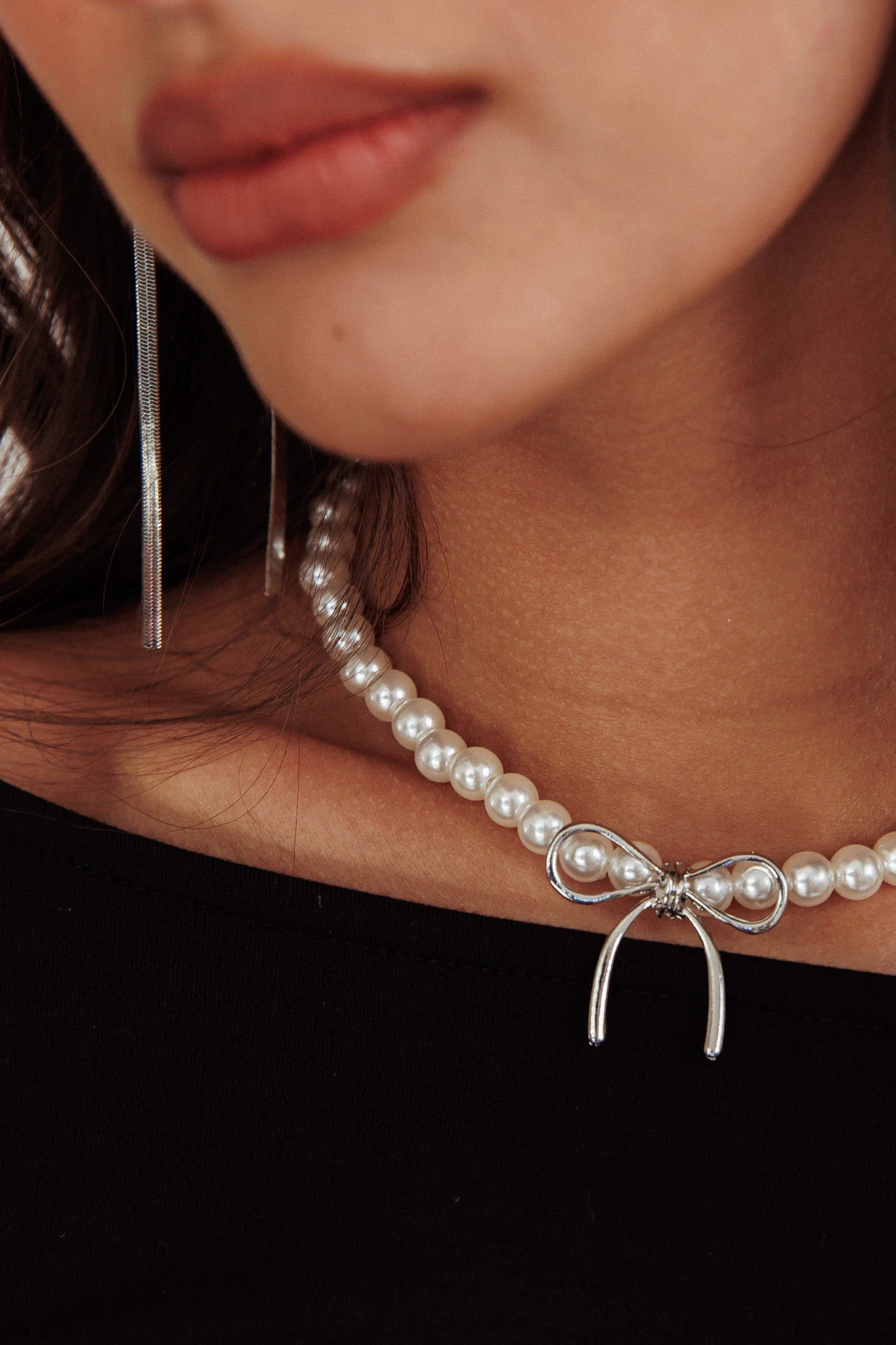 Daydream Bow Accent Pearl Necklace Silver - Image 3