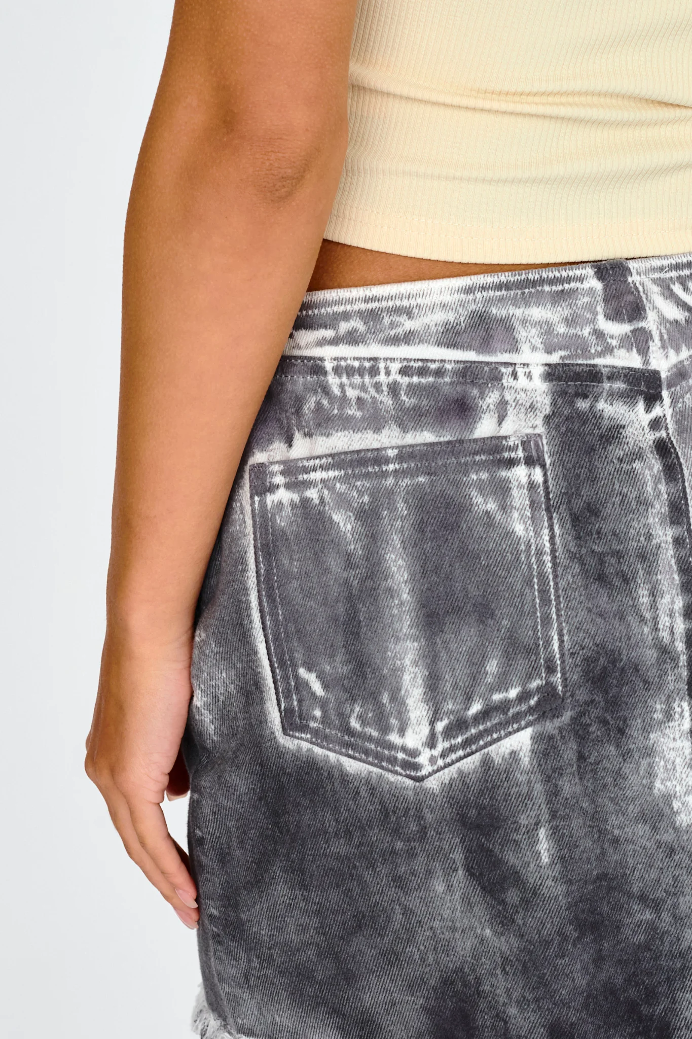 Decoy Distressed Mini Skirt Black/White - Image 5