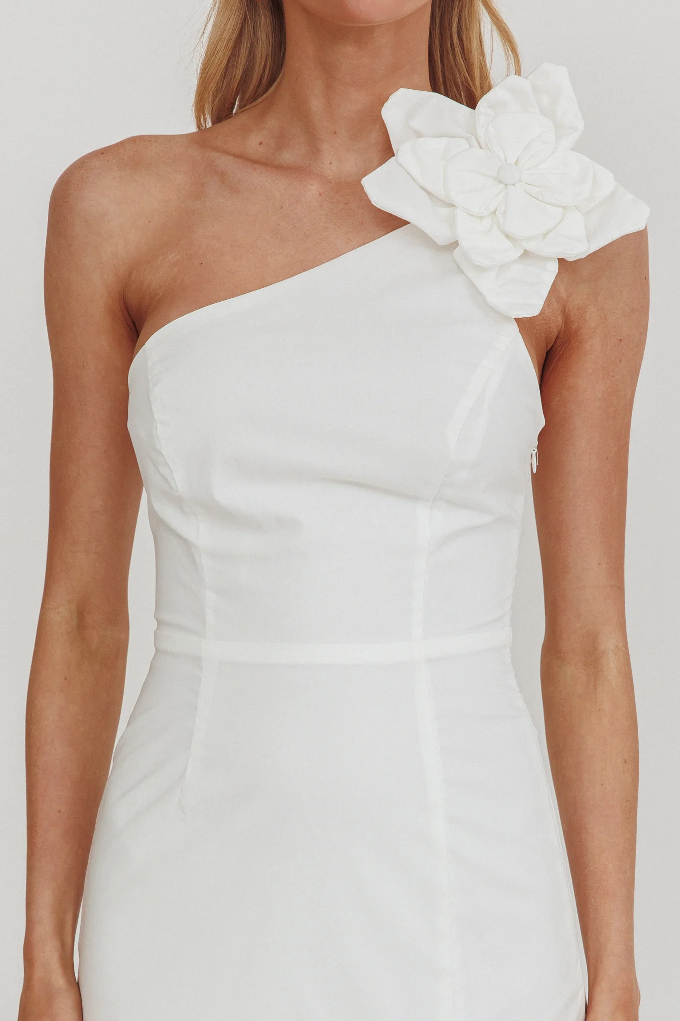 Dena One-Shoulder Frill Hem Maxi Dress White - Image 3