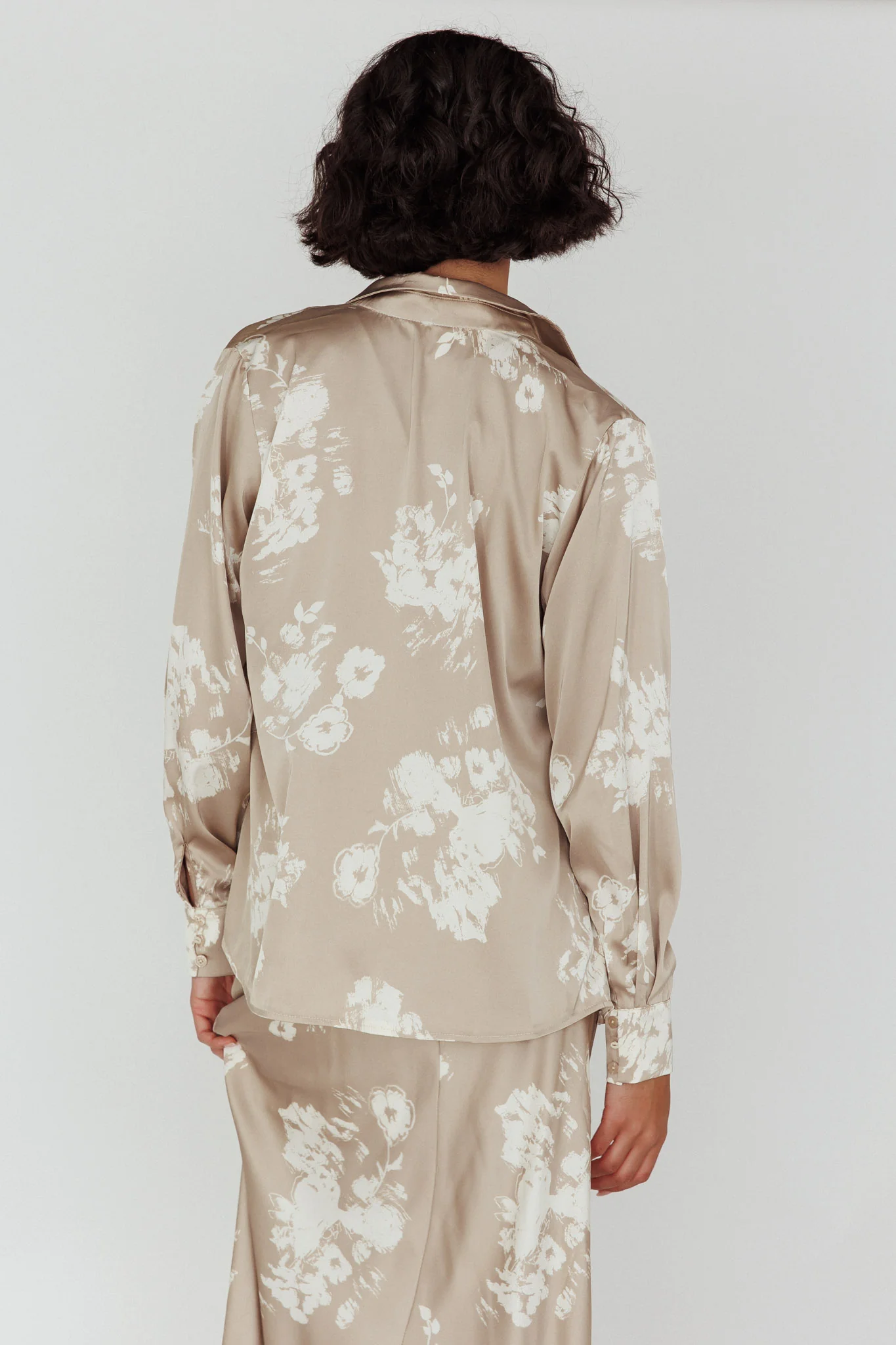 Dillon Long Sleeve Satin Shirt Floral Grey - Image 2