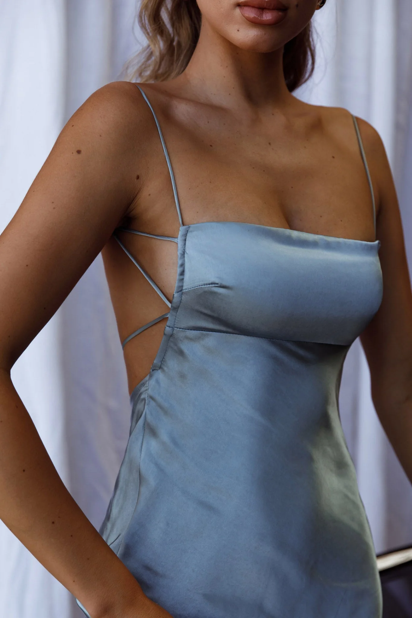 Dolce Life Low Back Midi Dress Blue - Image 4