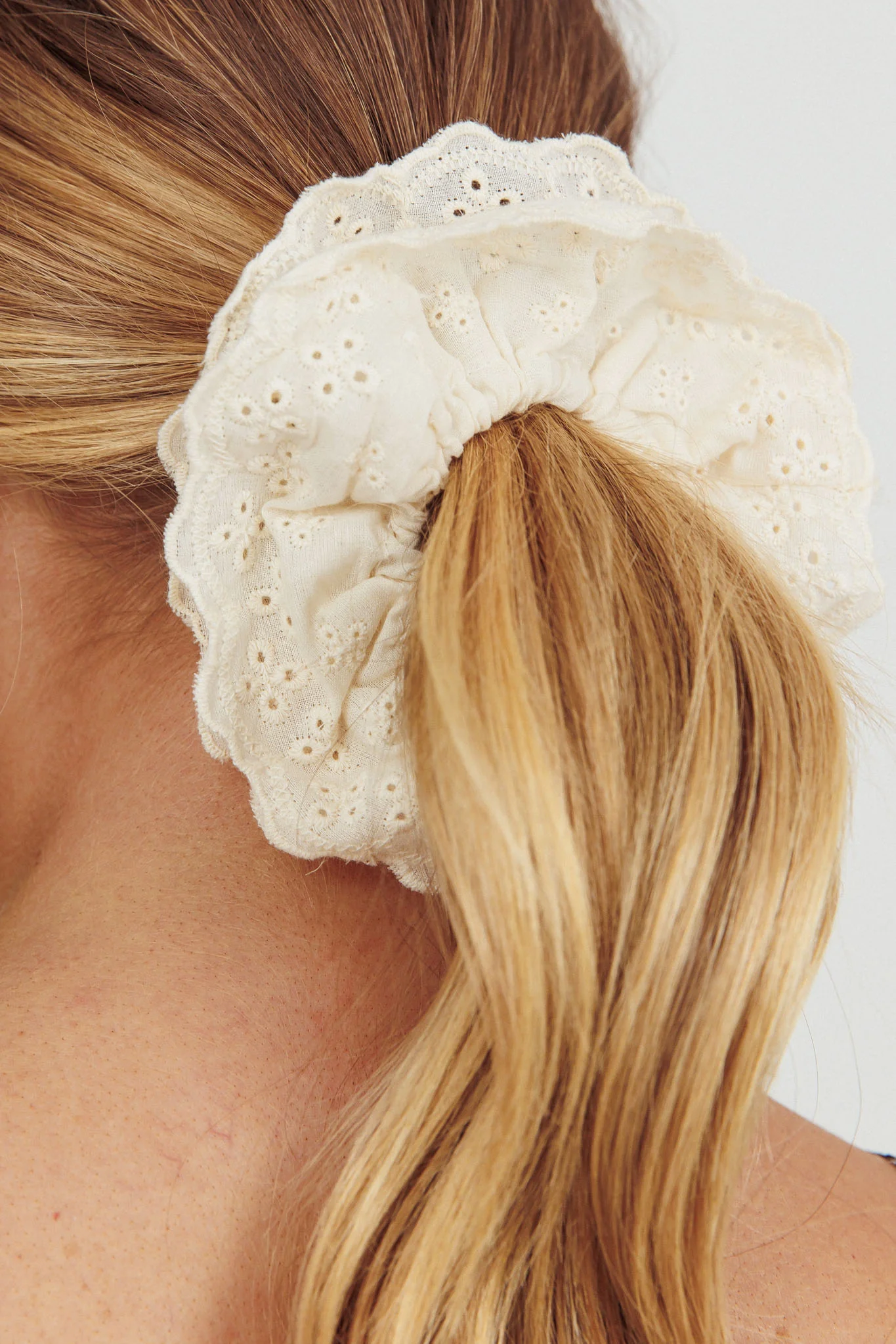 Emily Lace Scrunchie White - Image 3