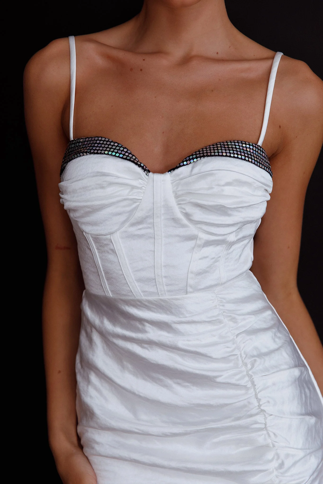Fantasy Structured Bodice Ruched Midi Dress White - Image 4