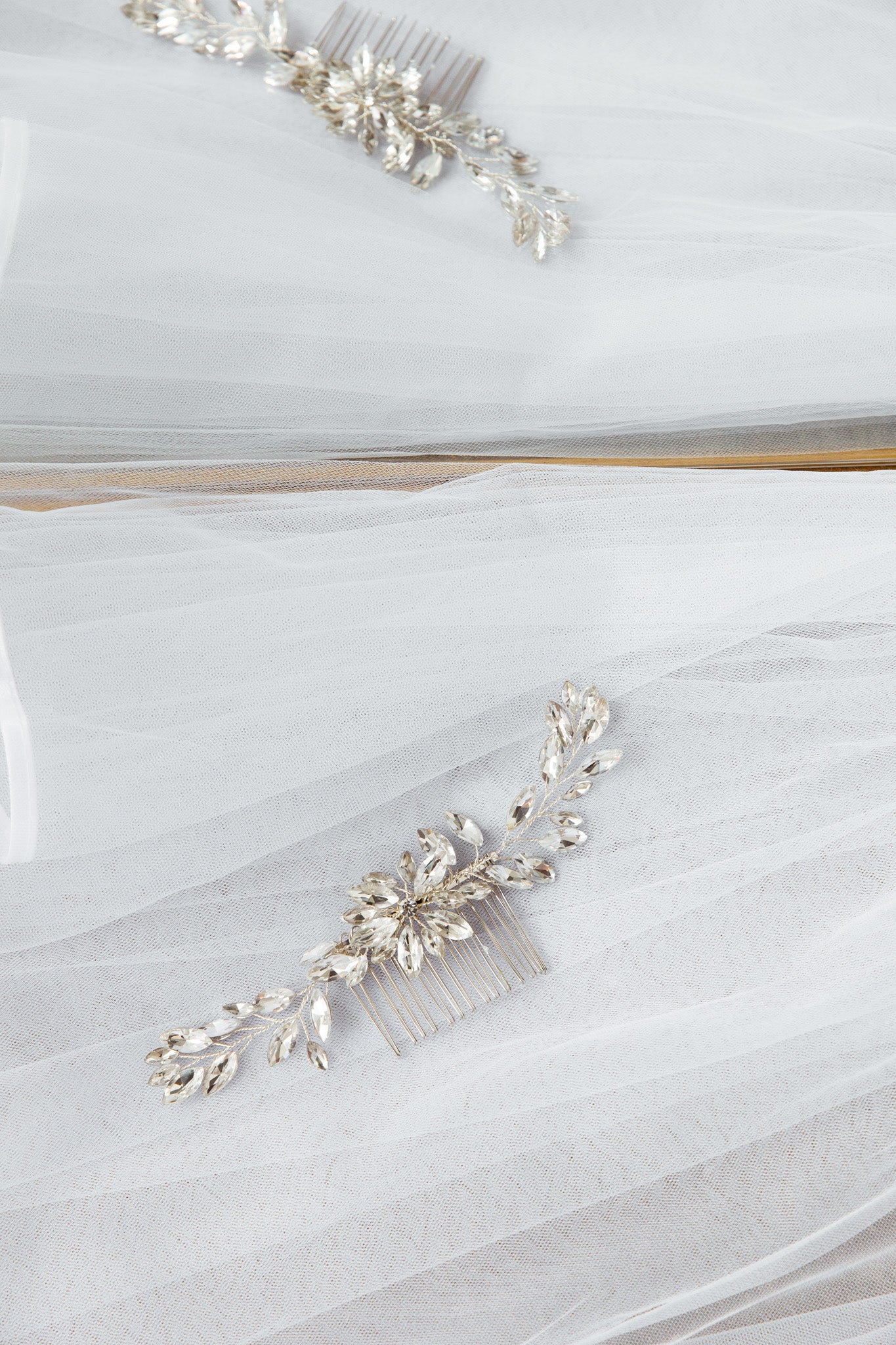 Flower & Crystal Hair Comb - Image 4
