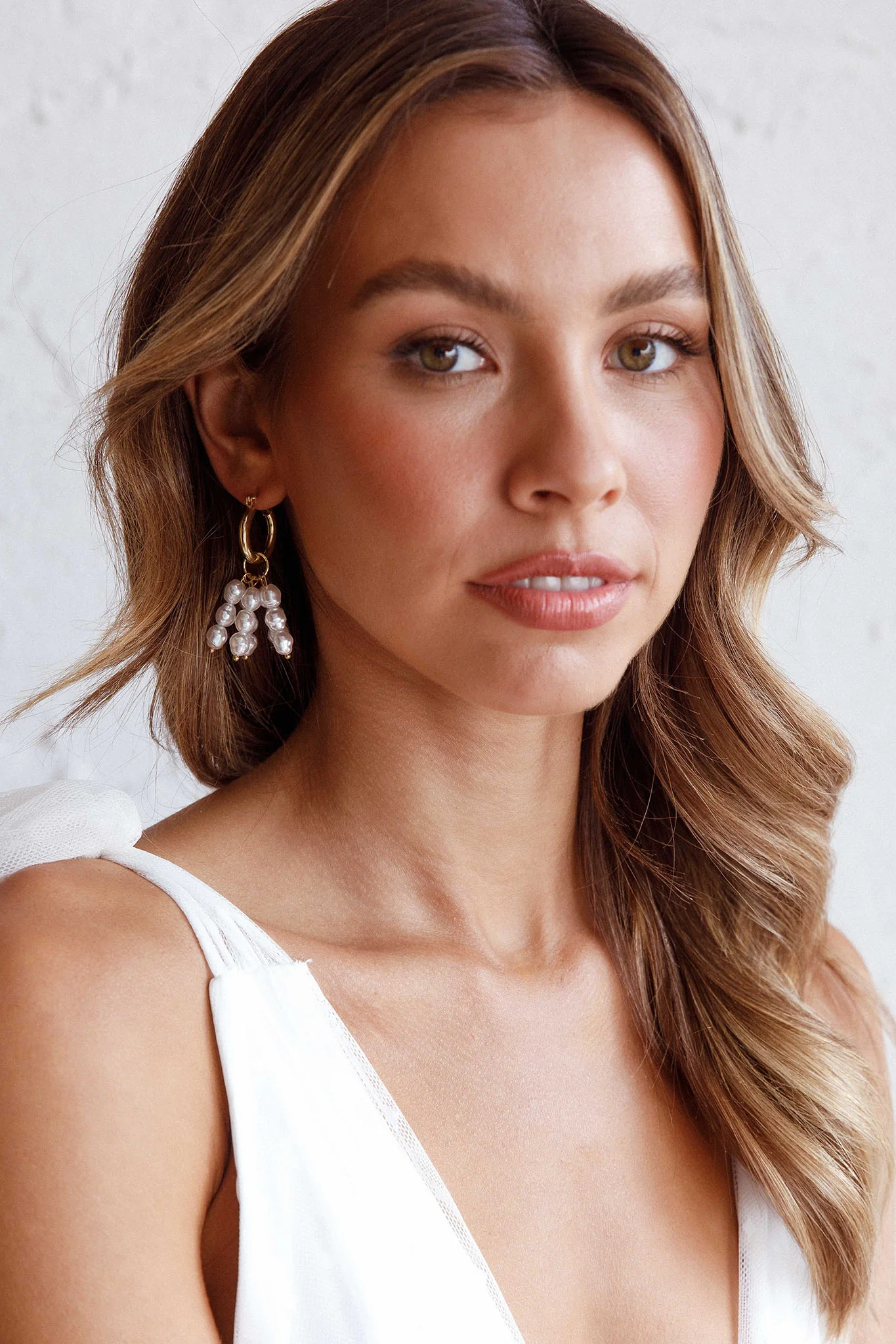 Forever Pearls Earrings Gold - Image 3