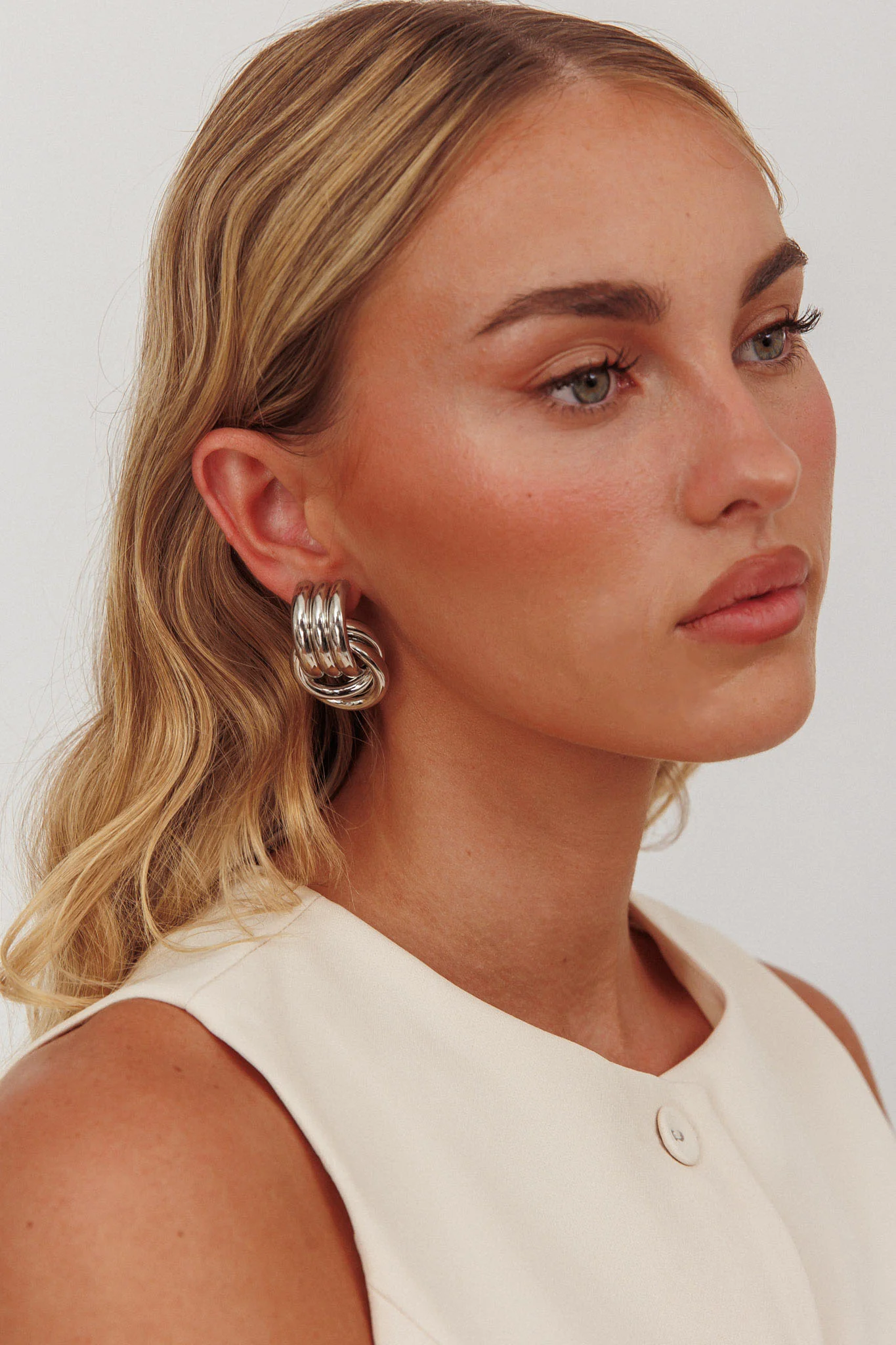 Georgina Loop Earrings Dark Silver - Image 2
