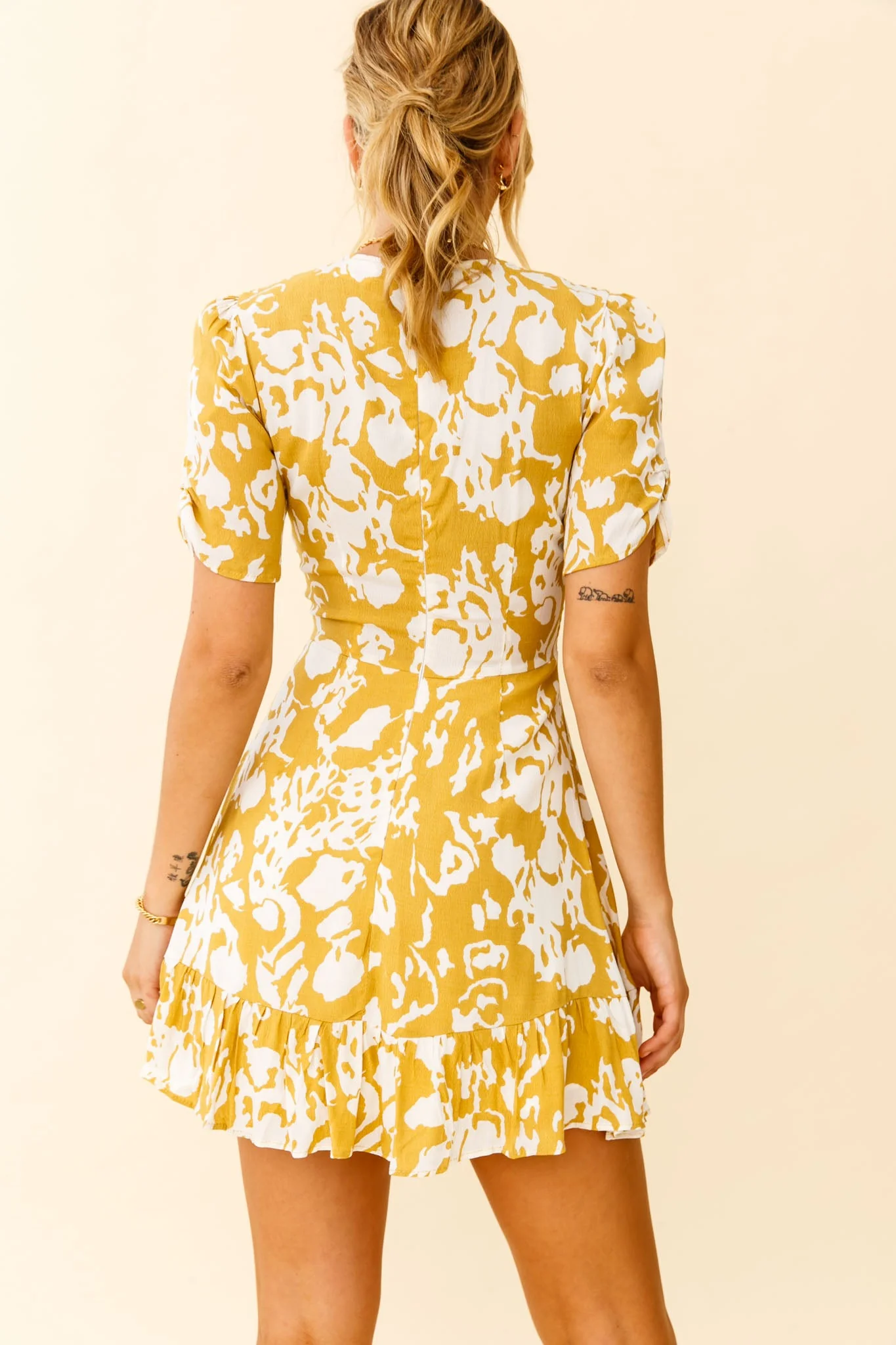 Georgina Ruched Sleeve Tea Dress Stencil Print Mustard - Image 2