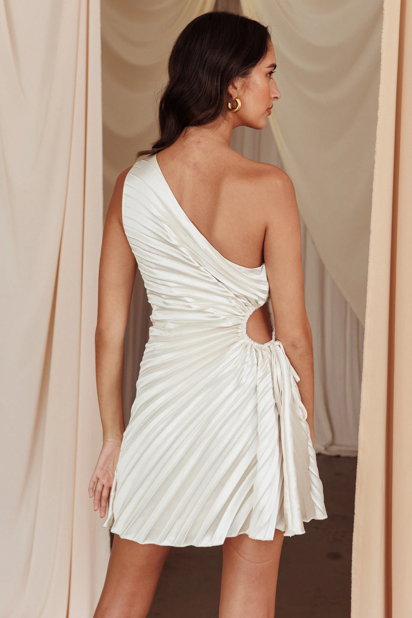 Glow Ray One-Shoulder Pleat Dress Champagne - Image 3