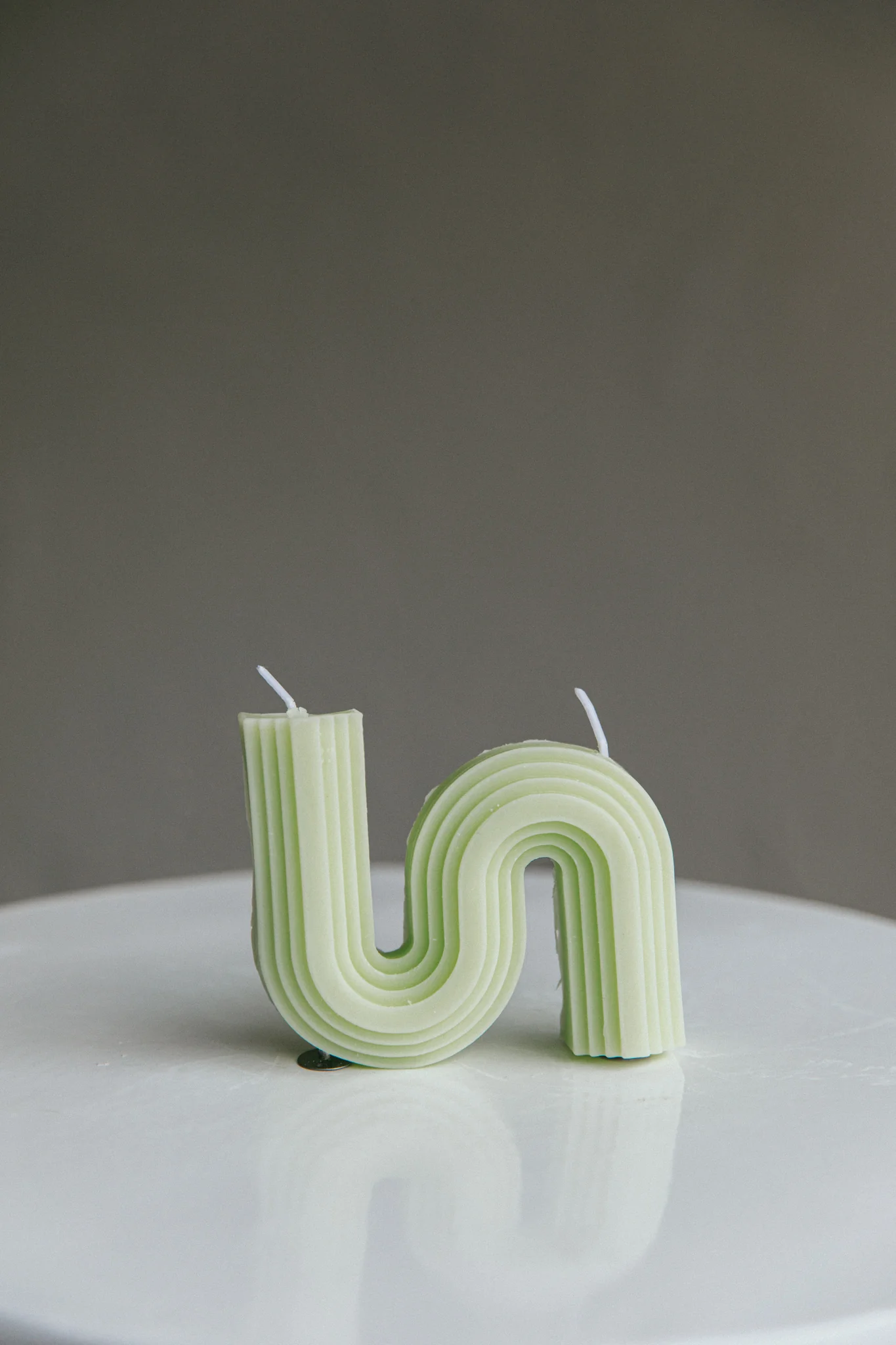 Golden Days S-Shape Geometric Aromatherapy Candle Sage - Image 2