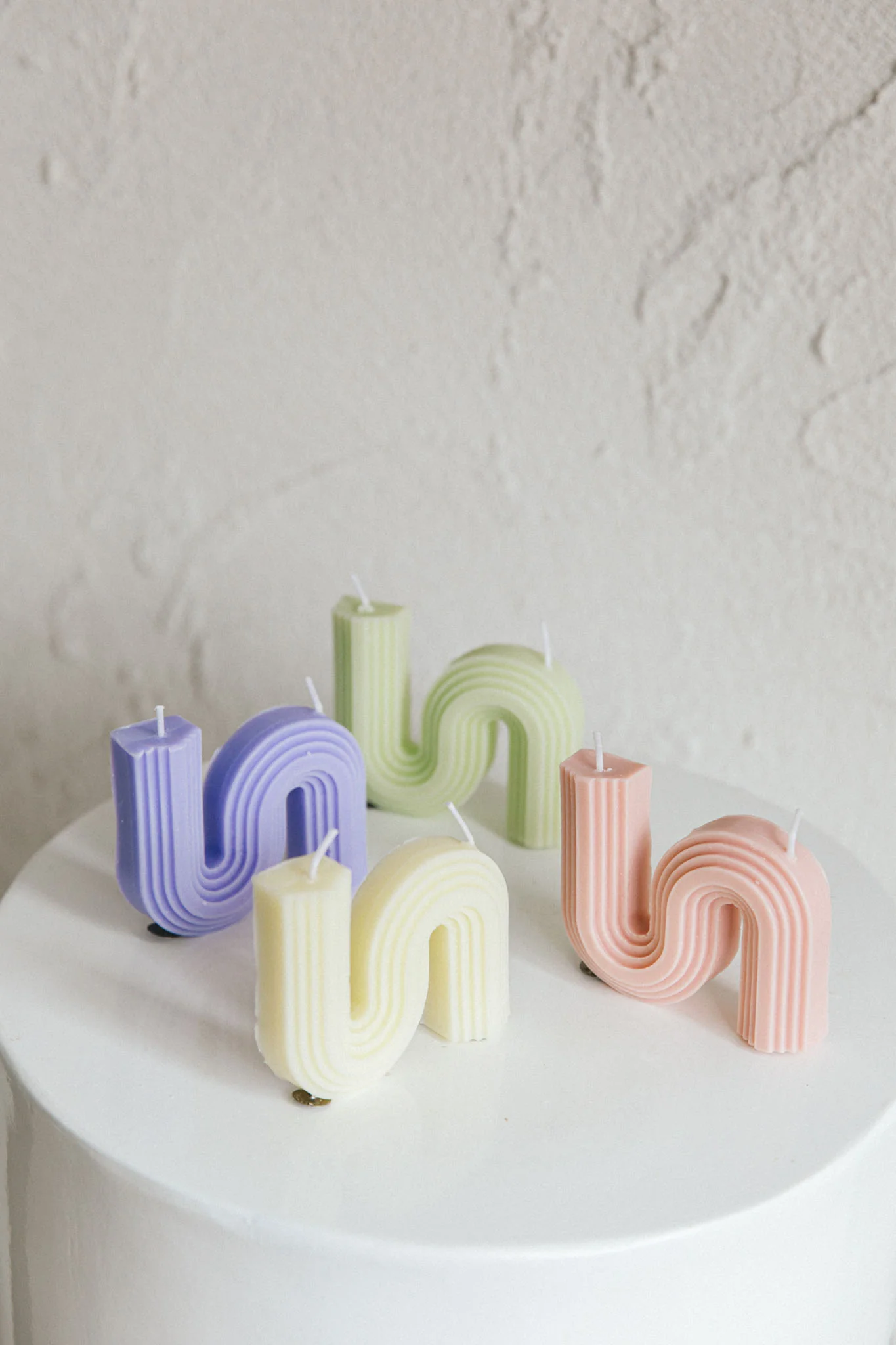 Golden Days S-Shape Geometric Aromatherapy Candle Yellow - Image 2