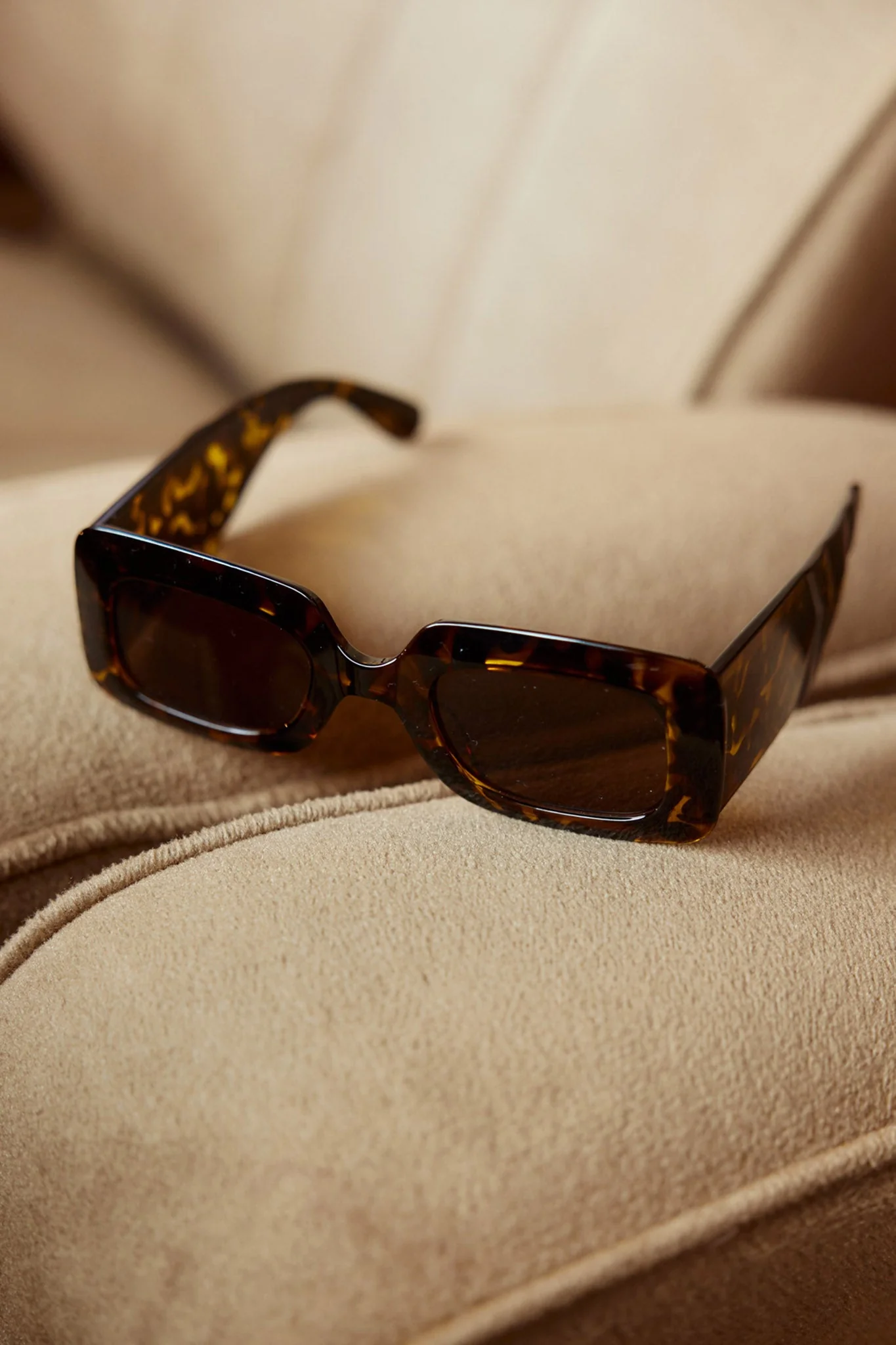 Hailey Rectangular Sunglasses Tortoiseshell Brown - Image 4