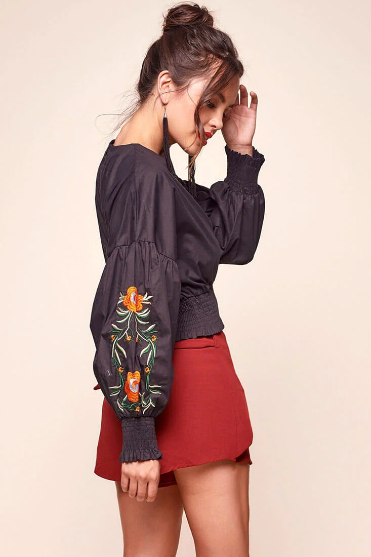 Halle Floral Puff Sleeved Cropped Top Black - Image 3