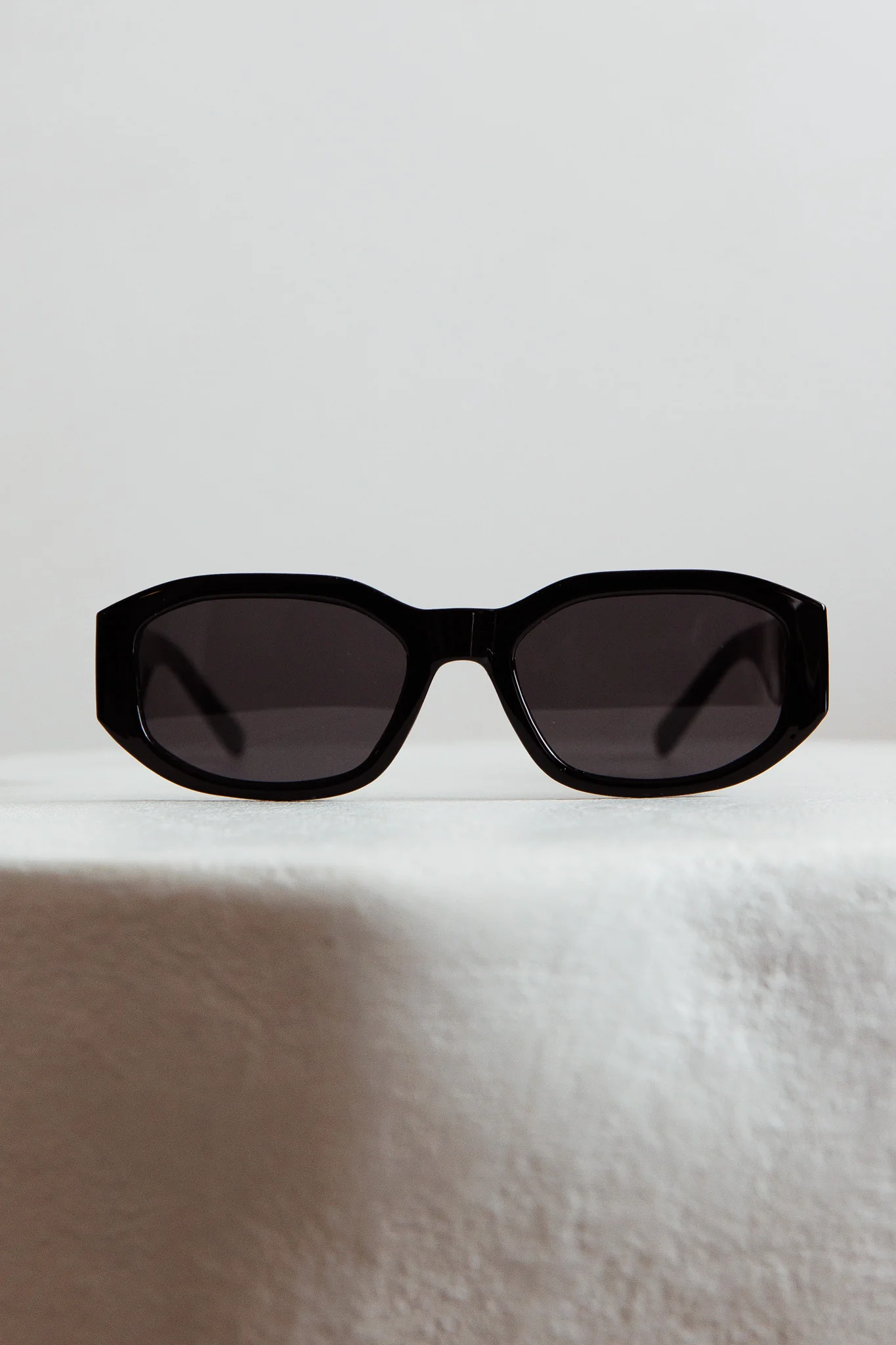 Heartfelt Square Sunglasses Black - Image 2