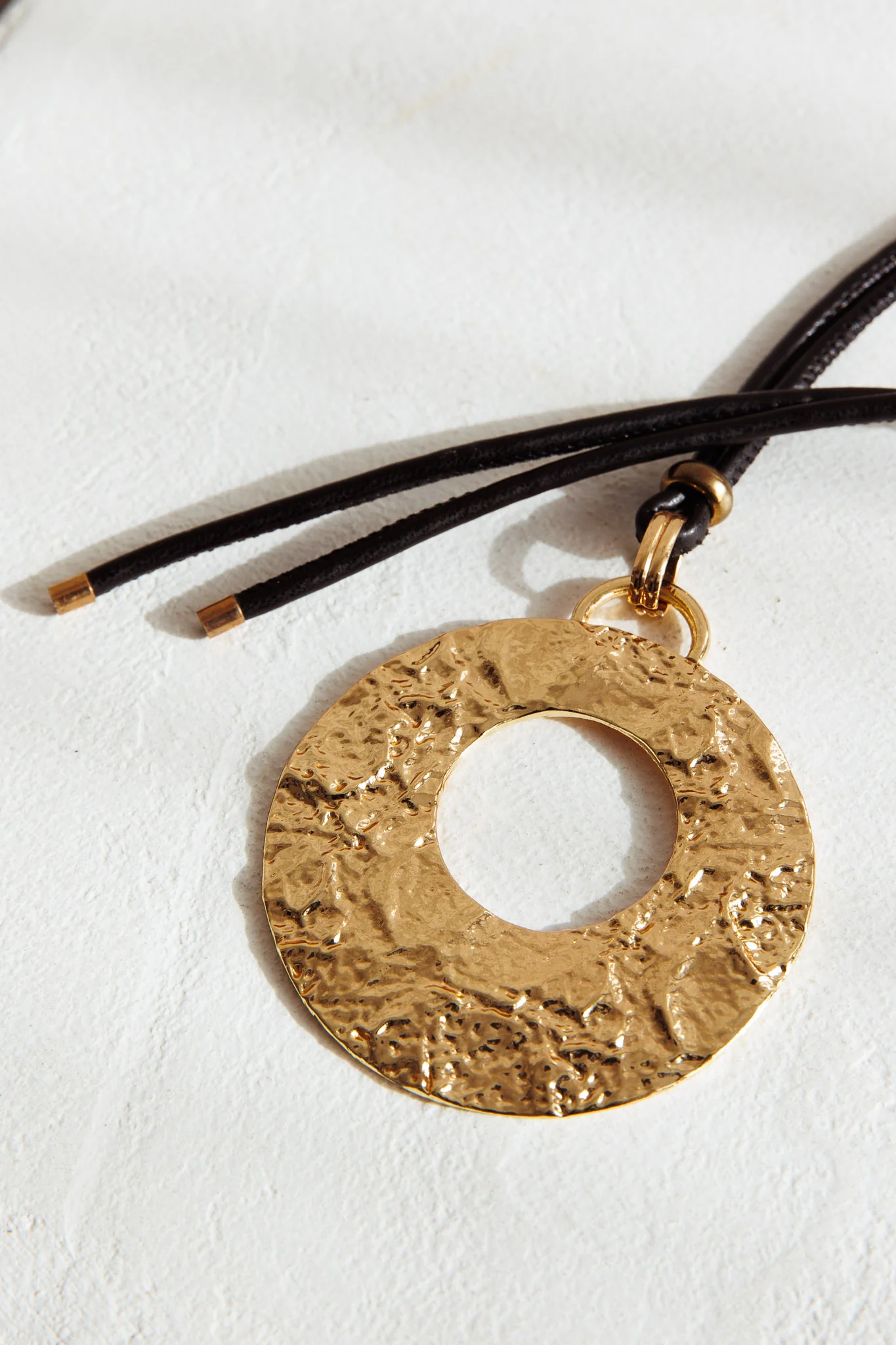 Hometown Textured Round Pendant Necklace Gold - Image 2