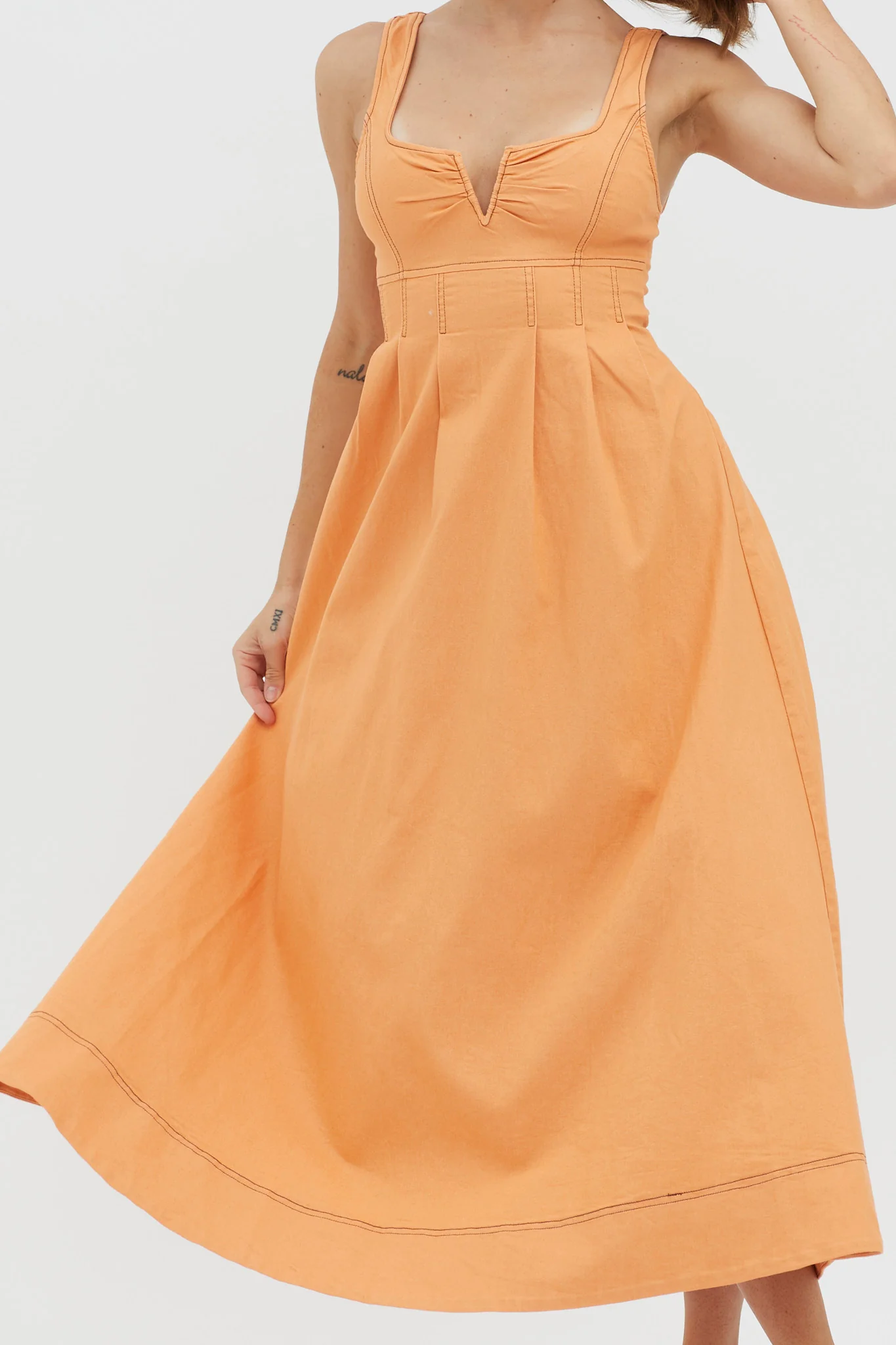 Isadore V-Bust Midi Dress Mango - Image 4