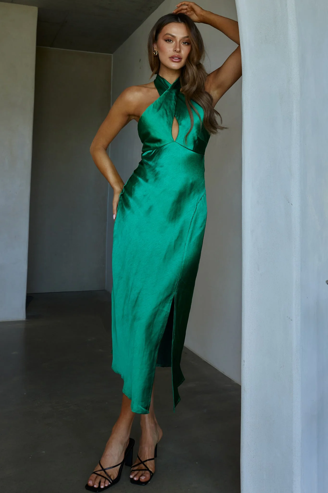 Je Reve Twist Halterneck Midi Dress Green - Image 9