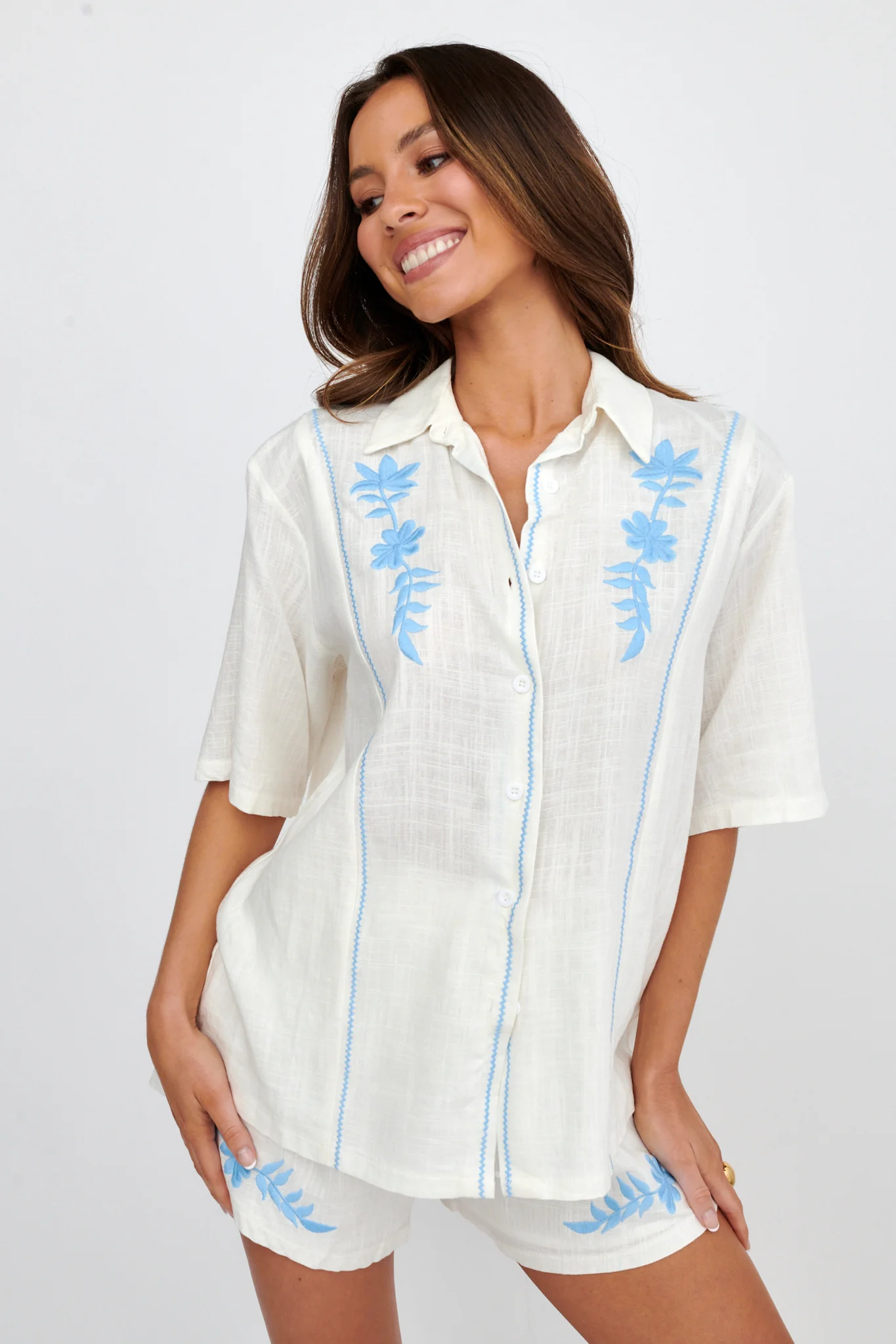 Jeni Embroidered Detail Shorts White - Image 5