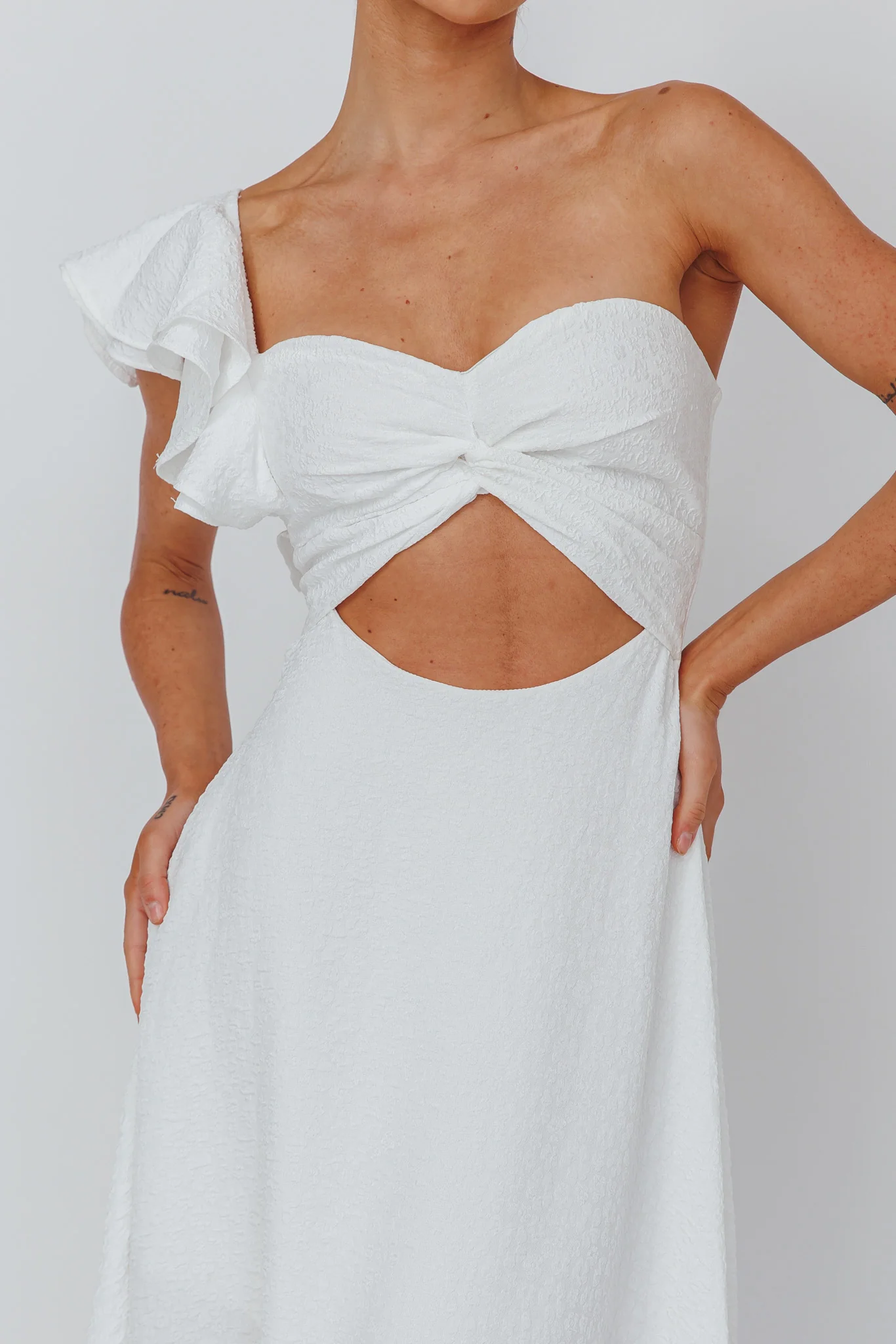Jolina Ruffle Shoulder Midi Dress White - Image 4