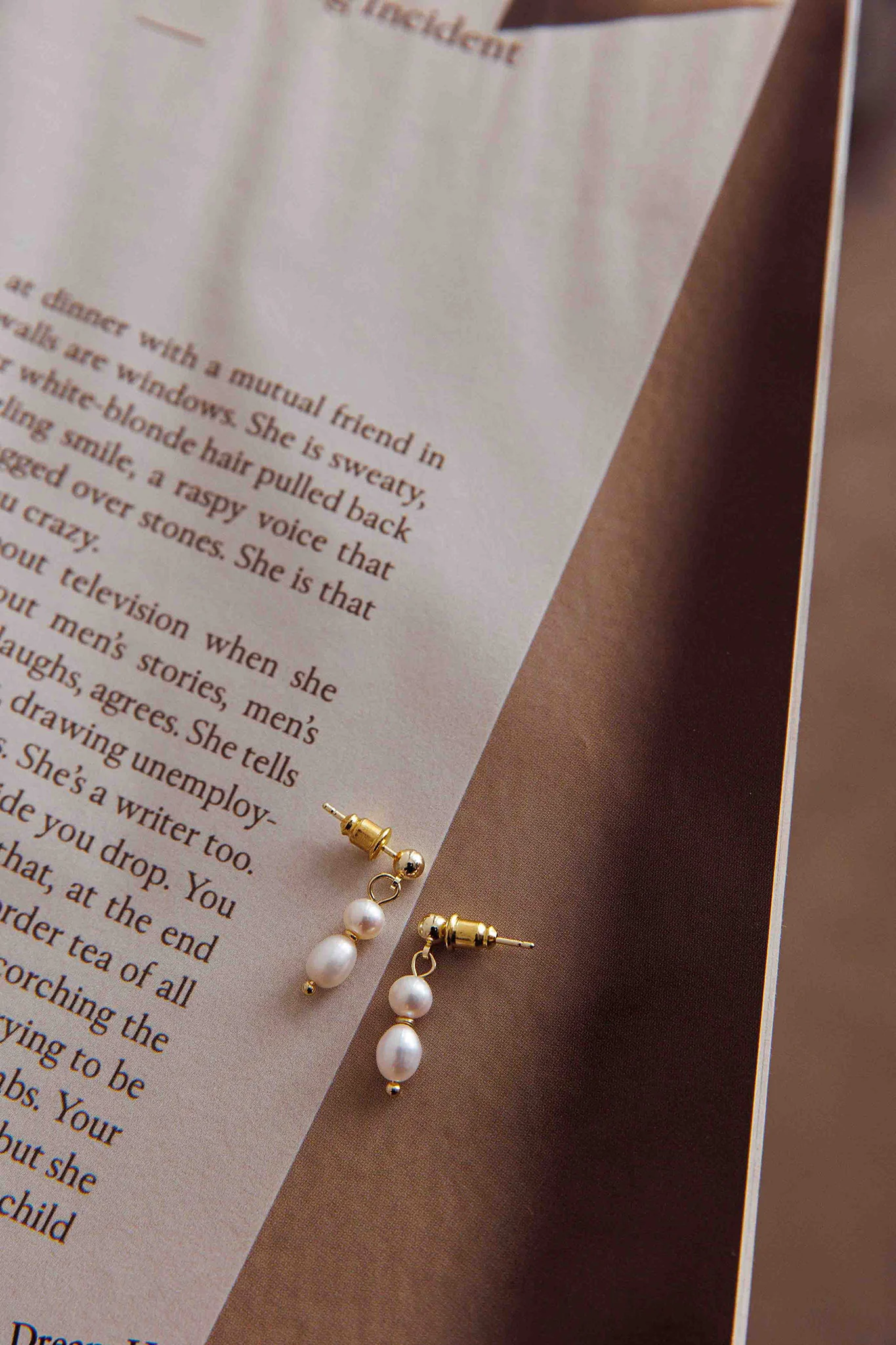 Julia Pearl Drop Earrings Gold - Image 3
