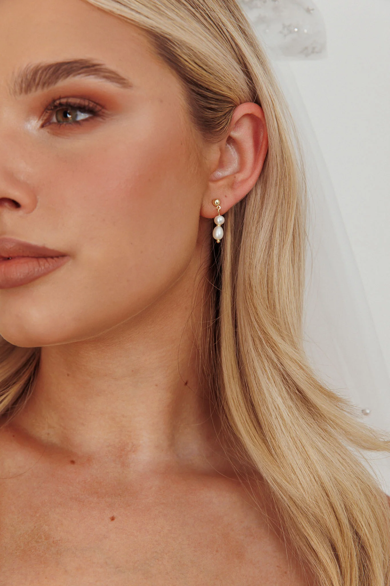 Julia Pearl Drop Earrings Gold - Image 4