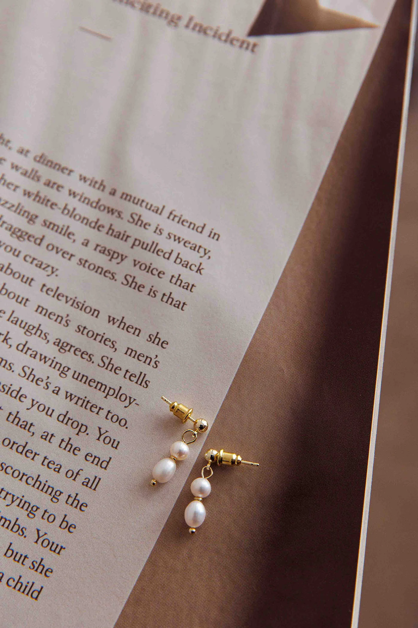 Julia Pearl Drop Earrings Gold - Image 5
