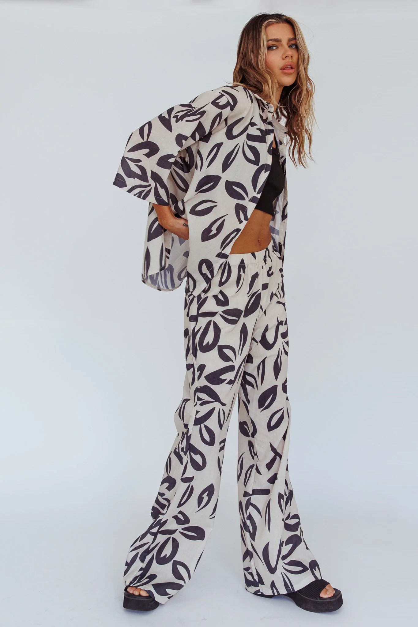 Just A Hunch Pants Leaf Print Beige - Image 5