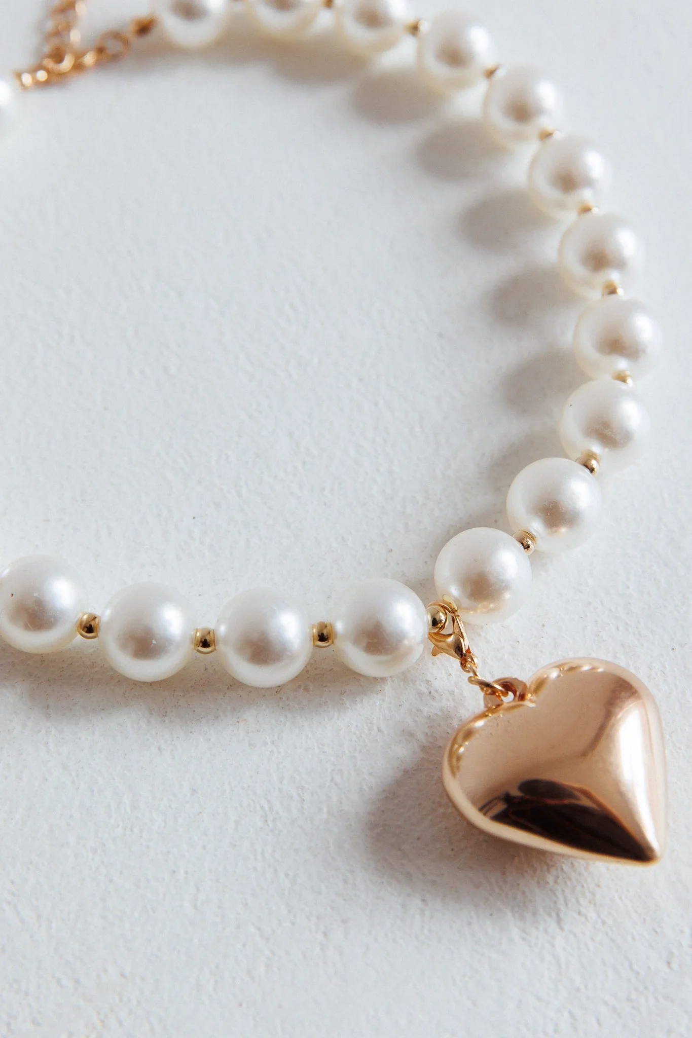 Kerri Large Heart Pearl Necklace Gold - Image 3