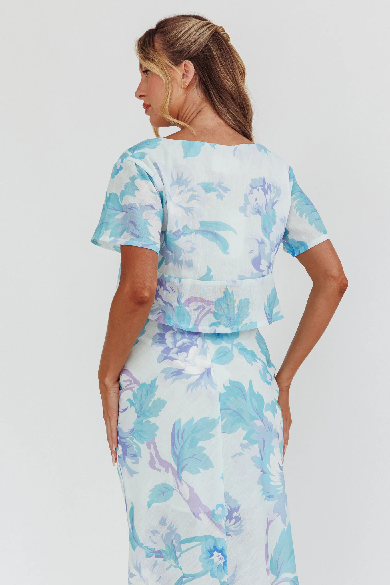 La Vie Tied Bust Crop Top Floral Blue - Image 2