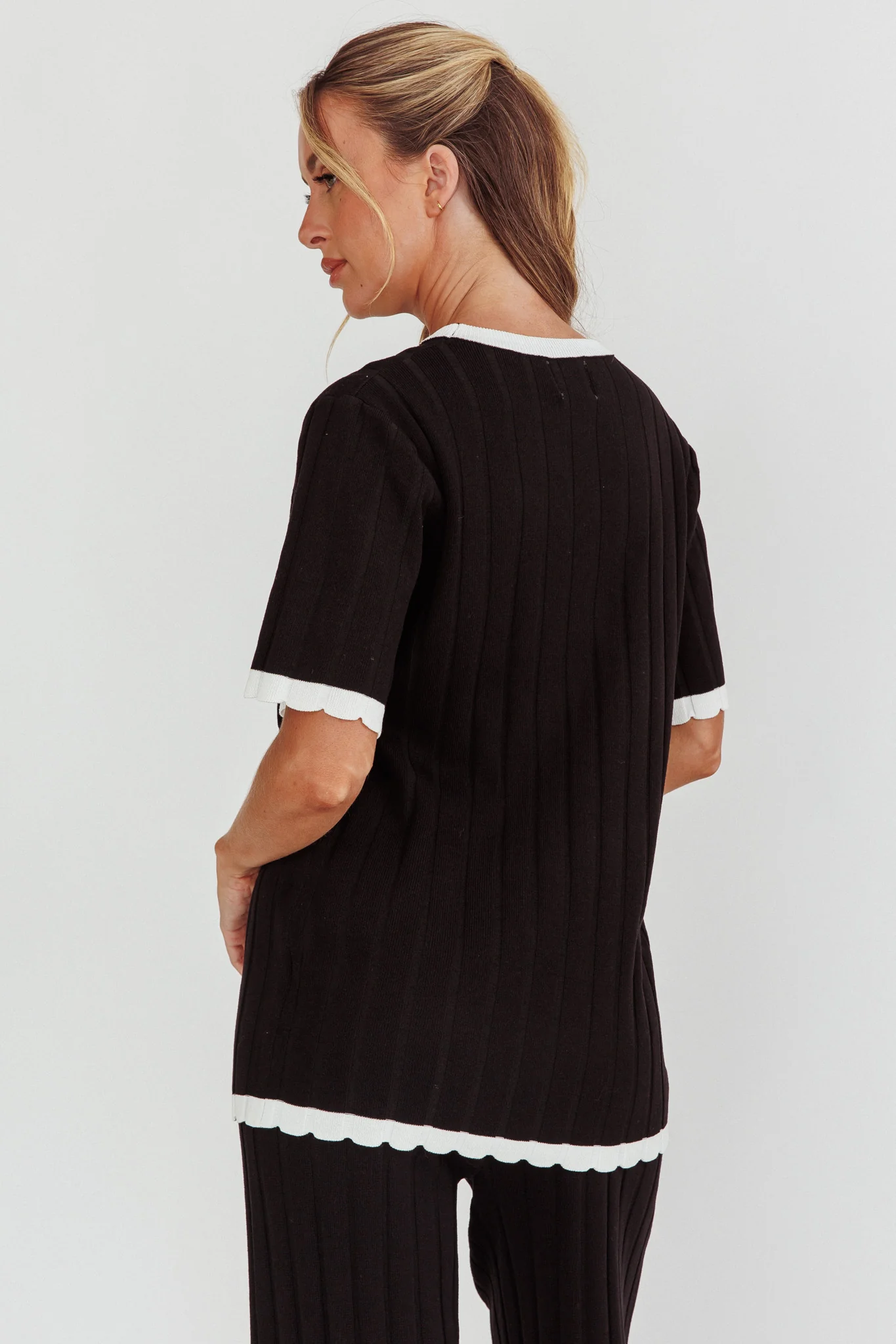 Liloh Contrast Trim Ribbed Knit Top Black - Image 2