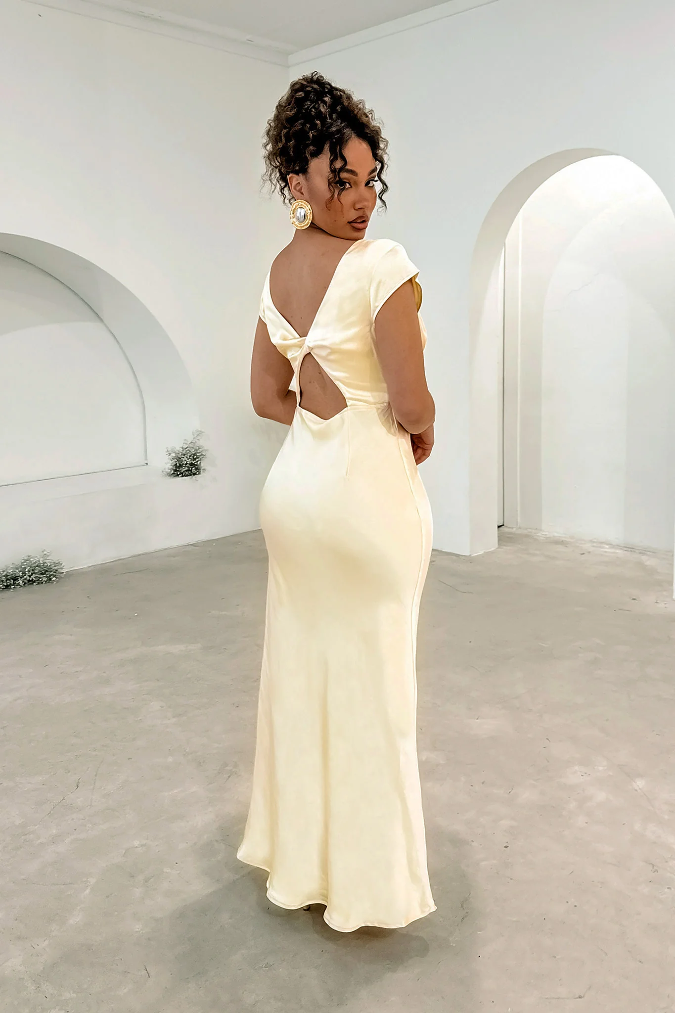 Lucinda V-Neck Twist Back Midi Dress Yellow - Image 8