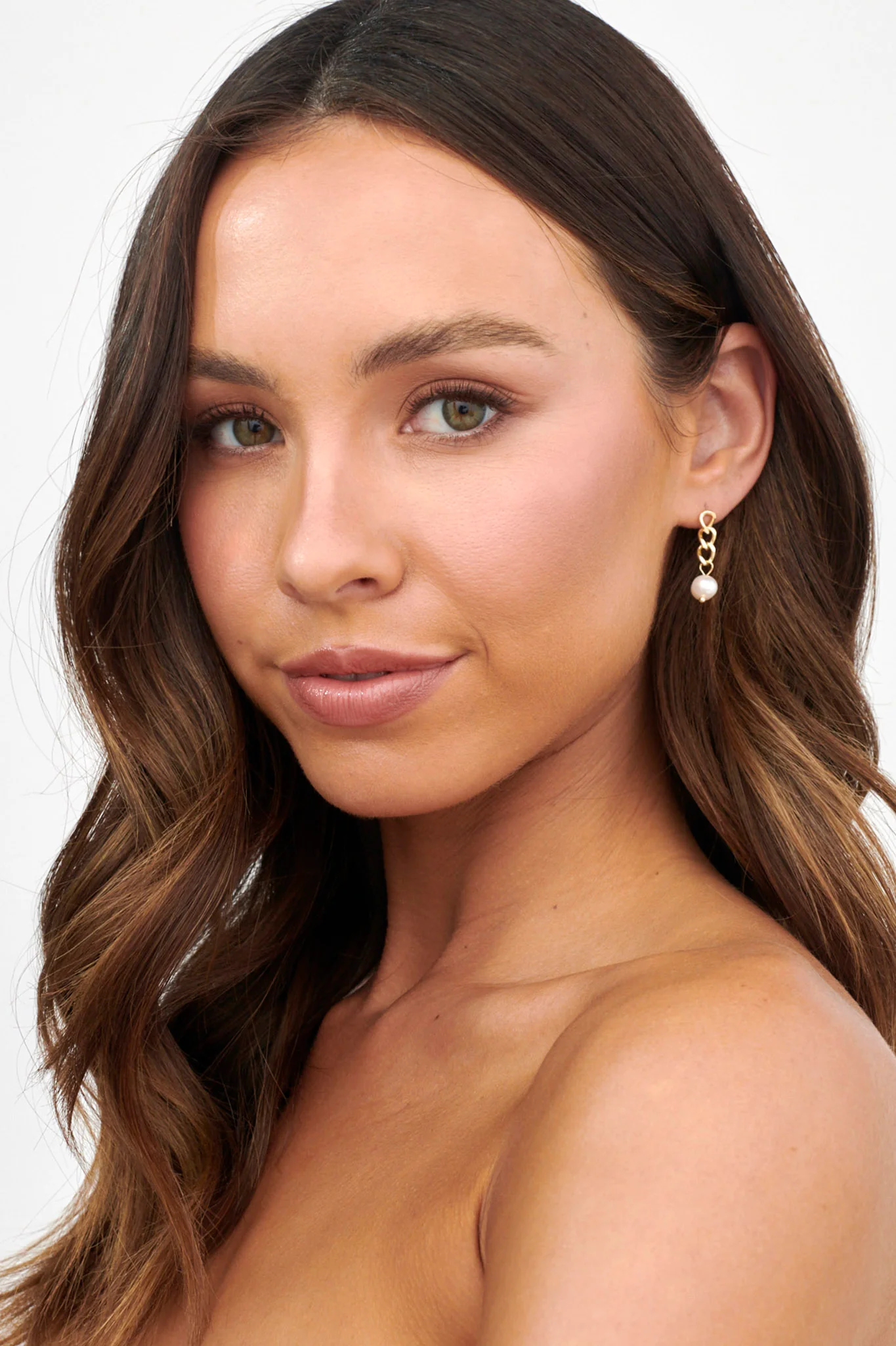 Mabel Pearl Drop Chain Earrings Gold - Image 4