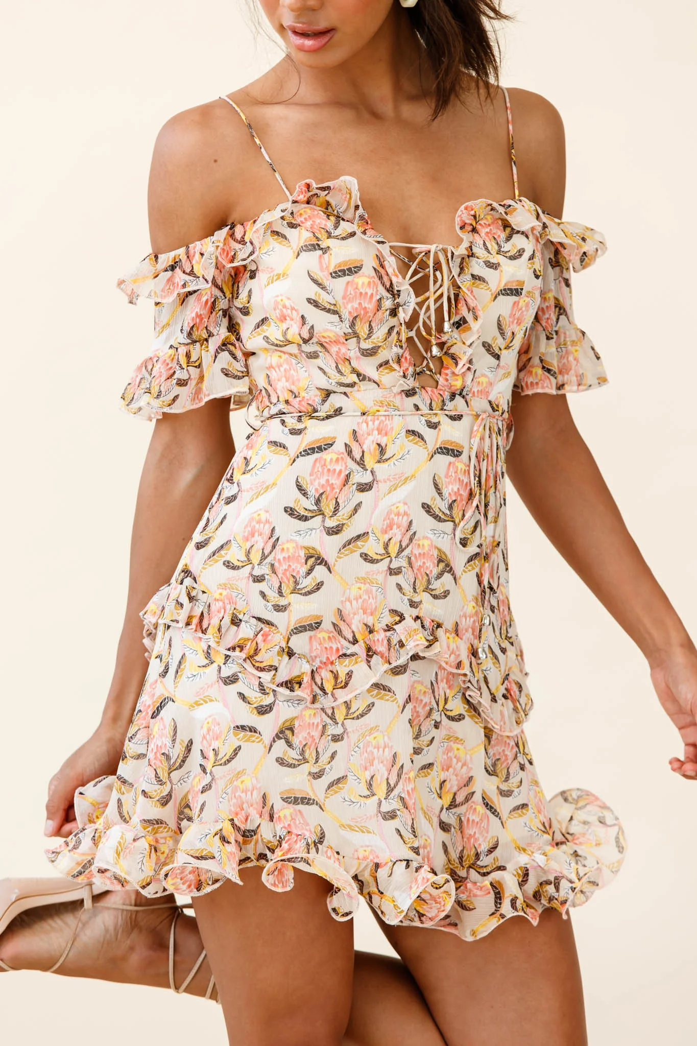 Maranda Bardot Lace-Up Bust Dress Banksia Print Dress Nude - Image 4