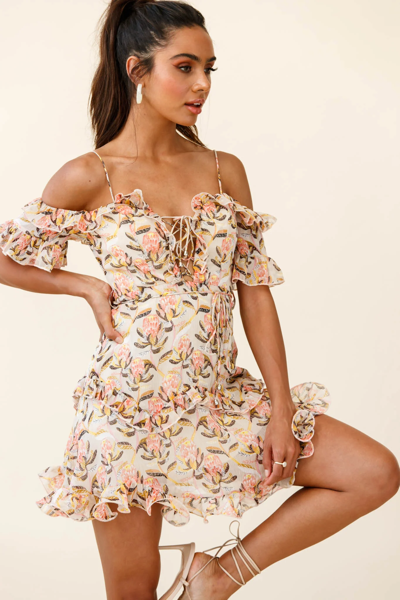 Maranda Bardot Lace-Up Bust Dress Banksia Print Dress Nude - Image 5