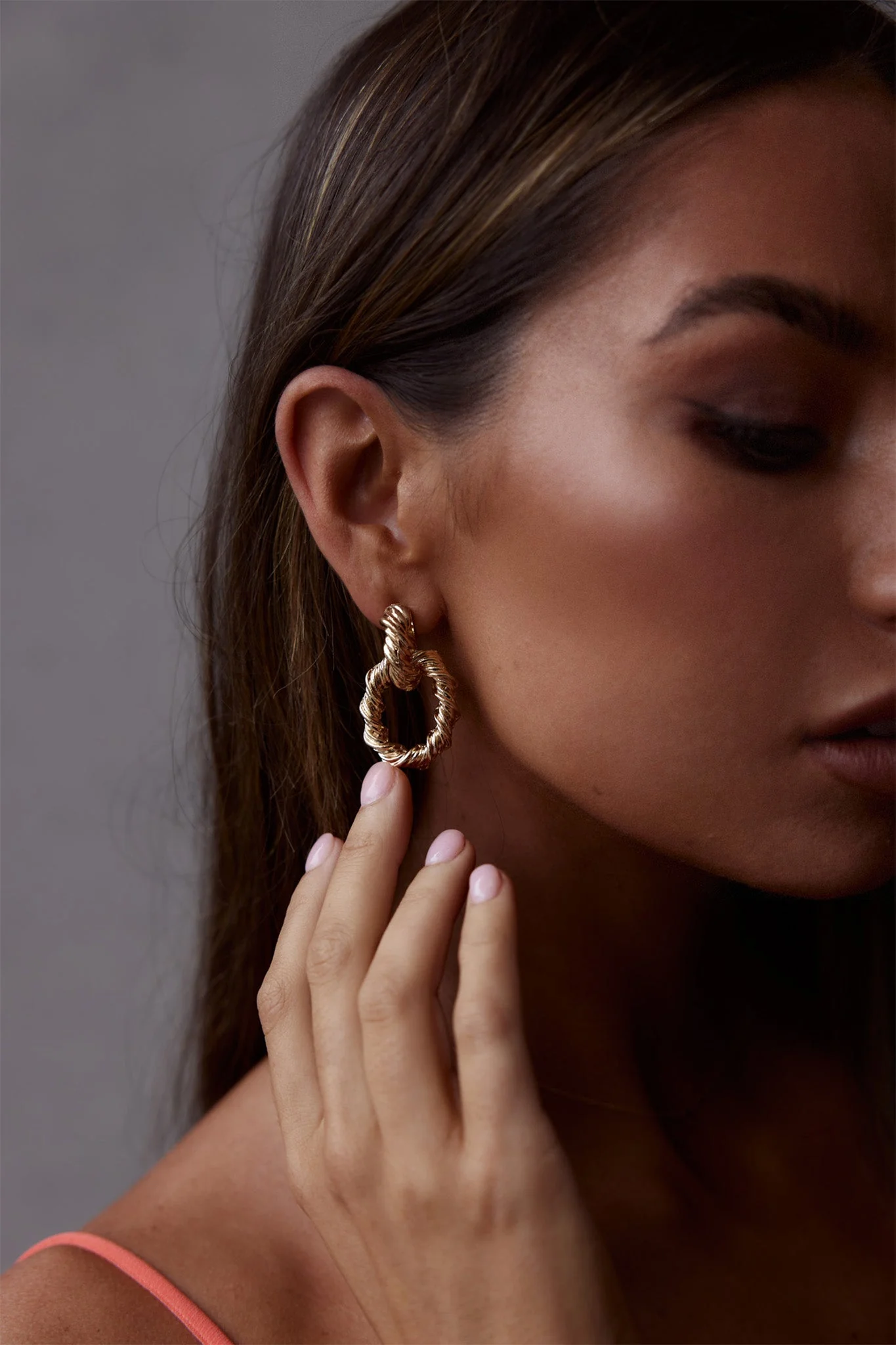 Melrose Twisted Oval Earrings Gold - Image 4