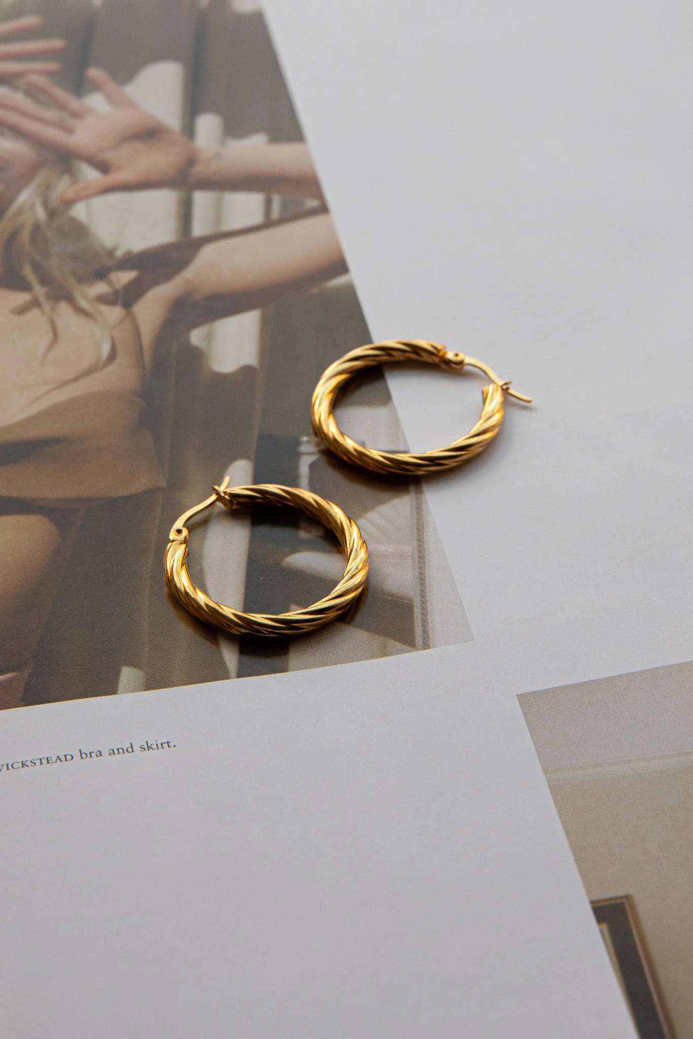 Merrill Hoop Earrings Gold - Image 3